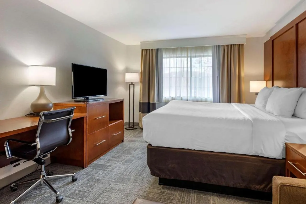 Bed in Comfort Suites Golden West on Evergreen Parkway