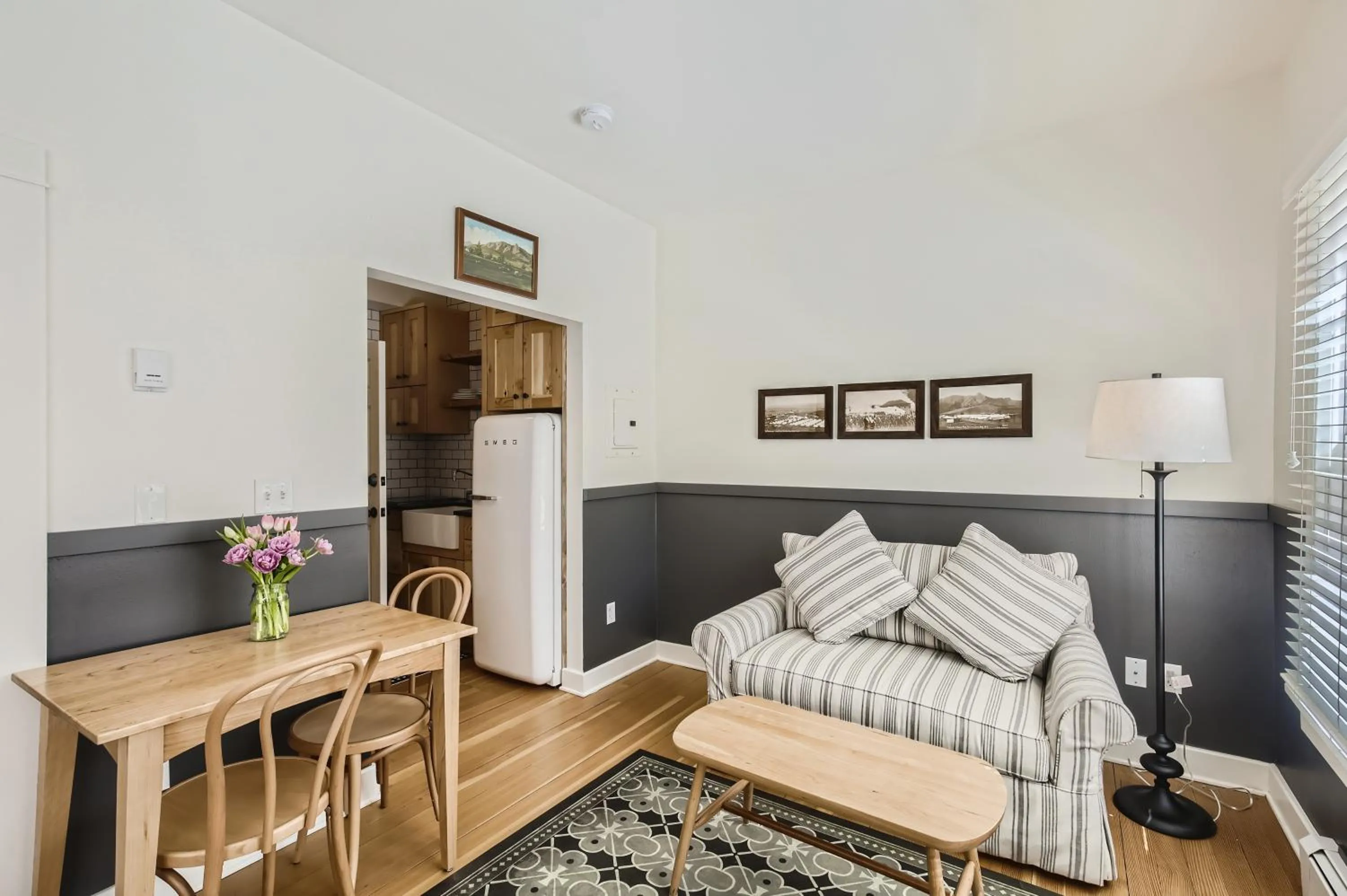 Living room, Bed in Colorado Chautauqua Cottages