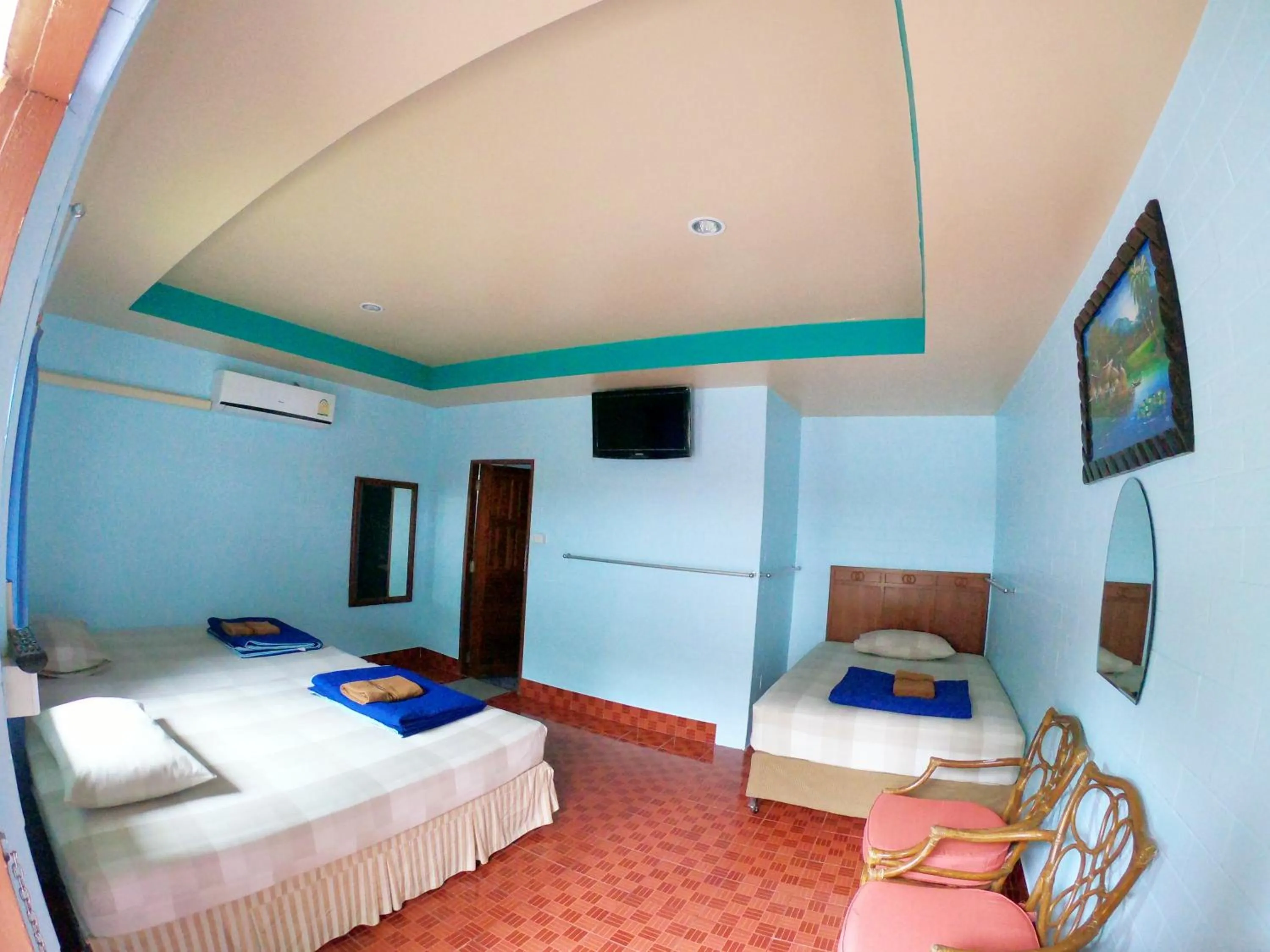 Photo of the whole room, Bed in Somjainuk Resort 2