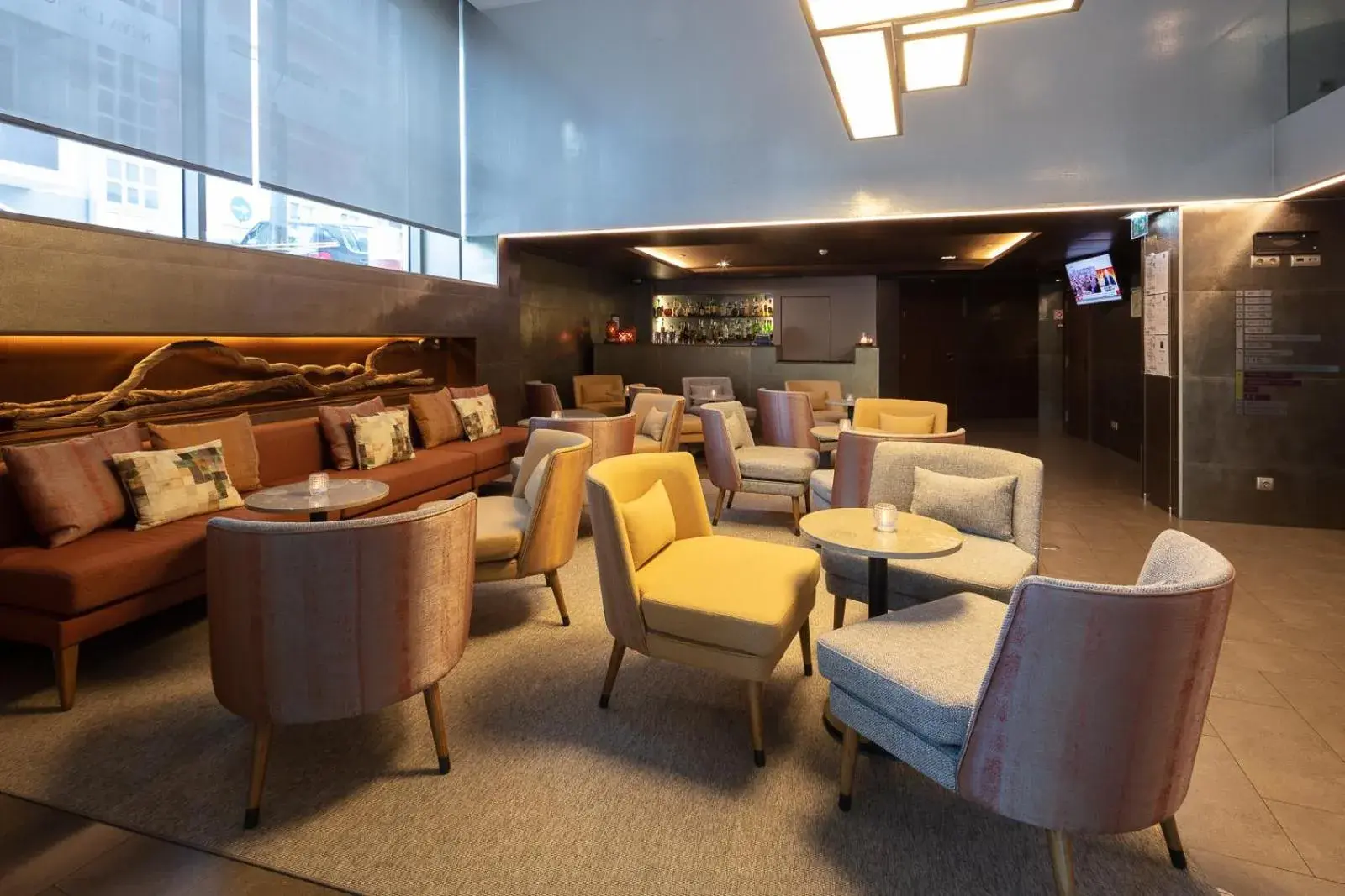 Lounge or bar in NEYA Lisboa Hotel Lounge or bar in NEYA Lisboa Hotel