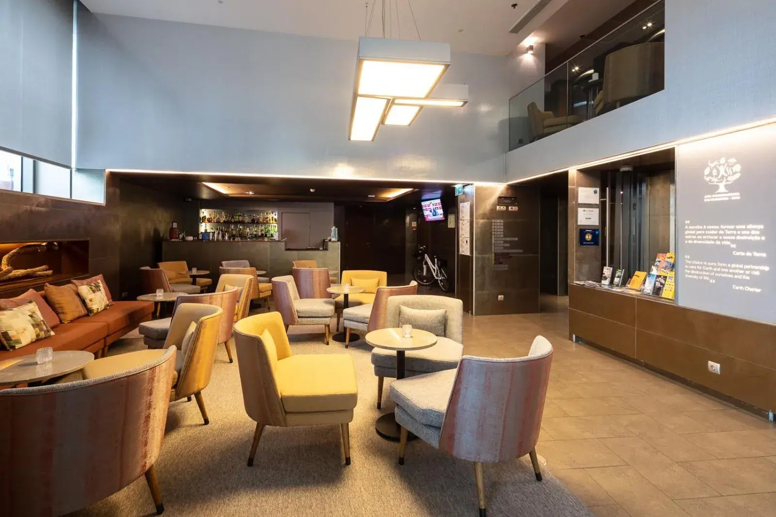 Lounge or bar in NEYA Lisboa Hotel Lounge or bar in NEYA Lisboa Hotel