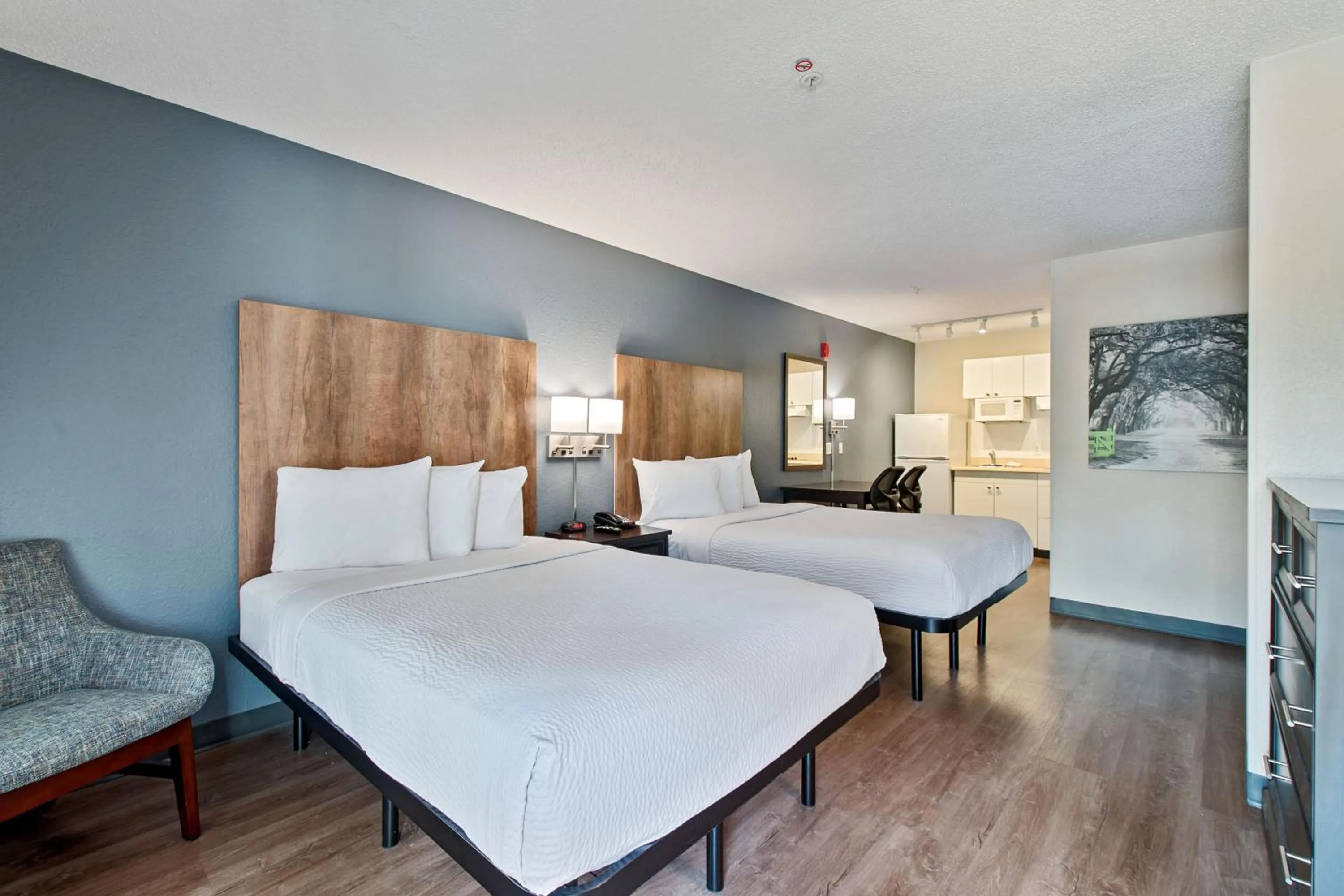 Bed in Extended Stay America Suites - Miami - Airport - Blue Lagoon