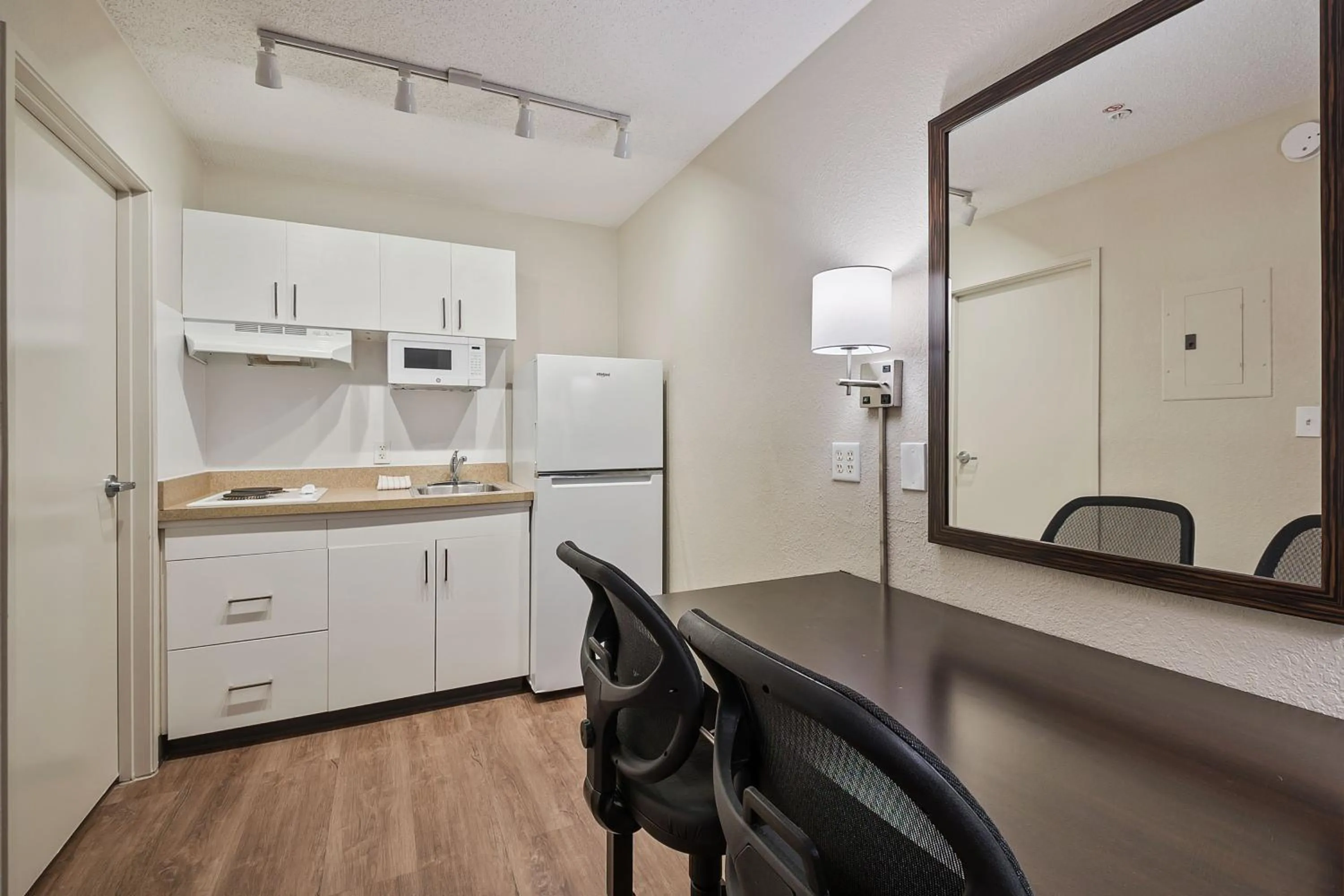 Kitchen or kitchenette in Extended Stay America Suites - Miami - Airport - Blue Lagoon