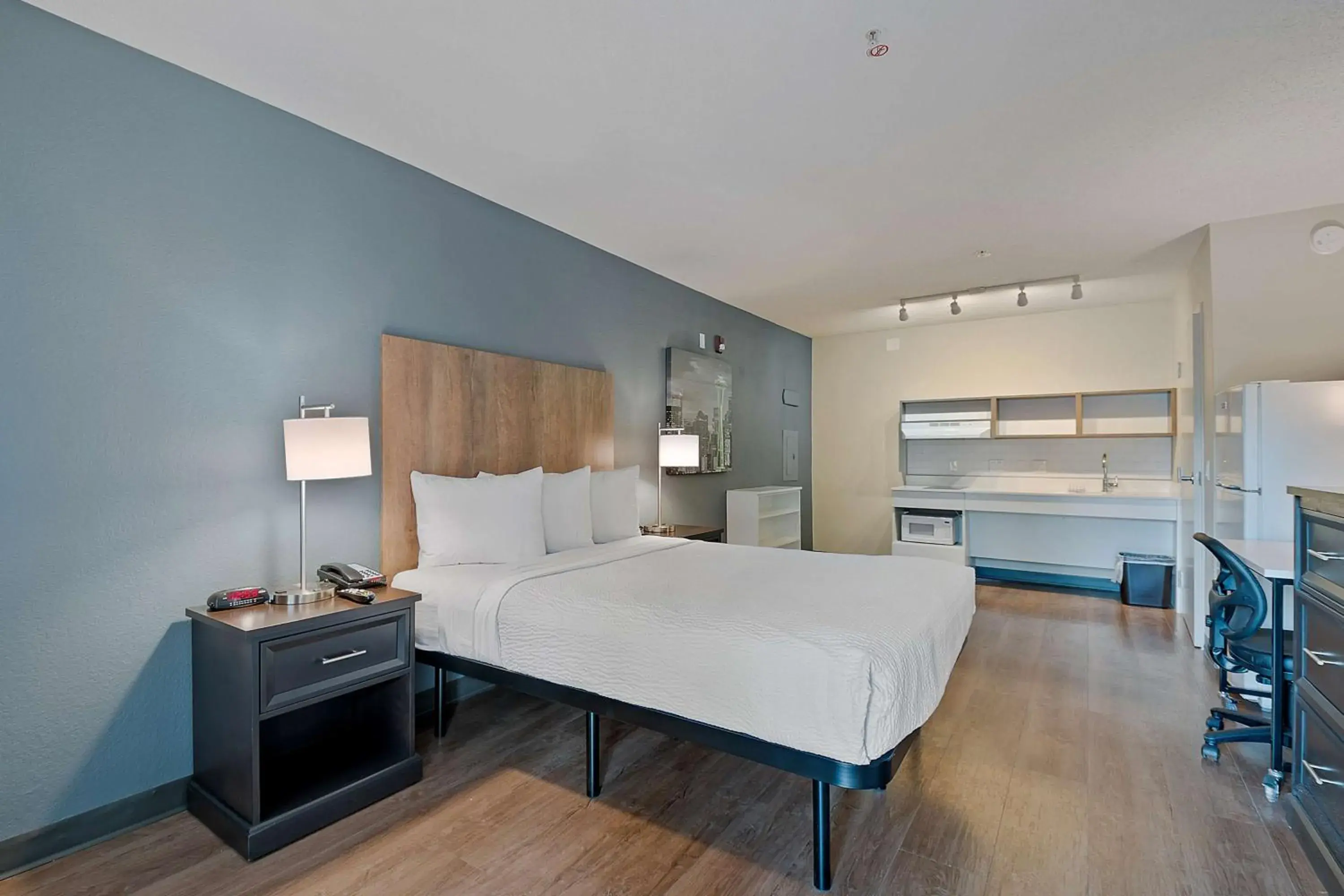 Bedroom, Bed in Extended Stay America Suites - Miami - Airport - Blue Lagoon Bedroom, Bed in Extended Stay America Suites - Miami - Airport - Blue Lagoon