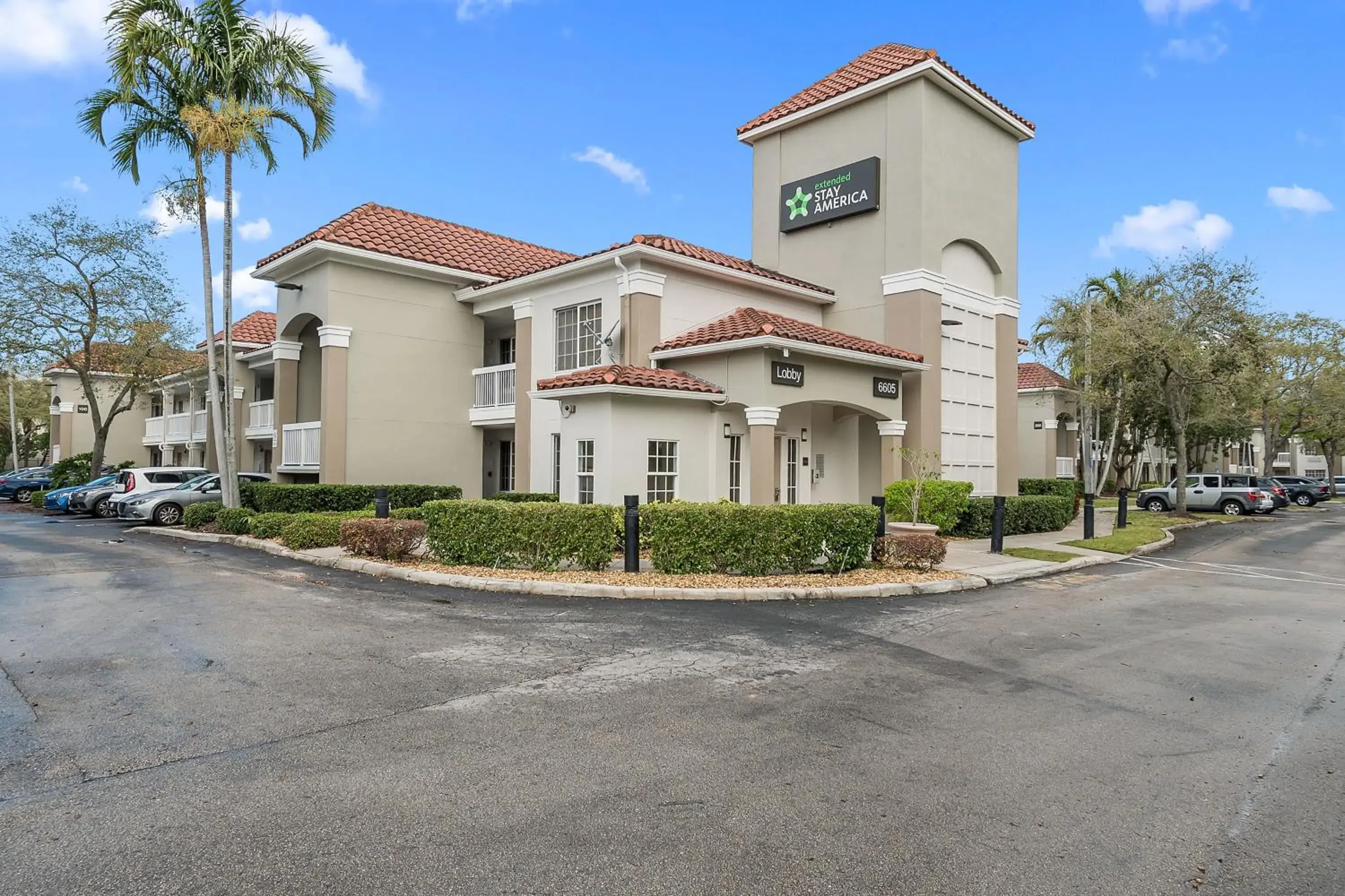Property building in Extended Stay America Suites - Miami - Airport - Blue Lagoon Property building in Extended Stay America Suites - Miami - Airport - Blue Lagoon