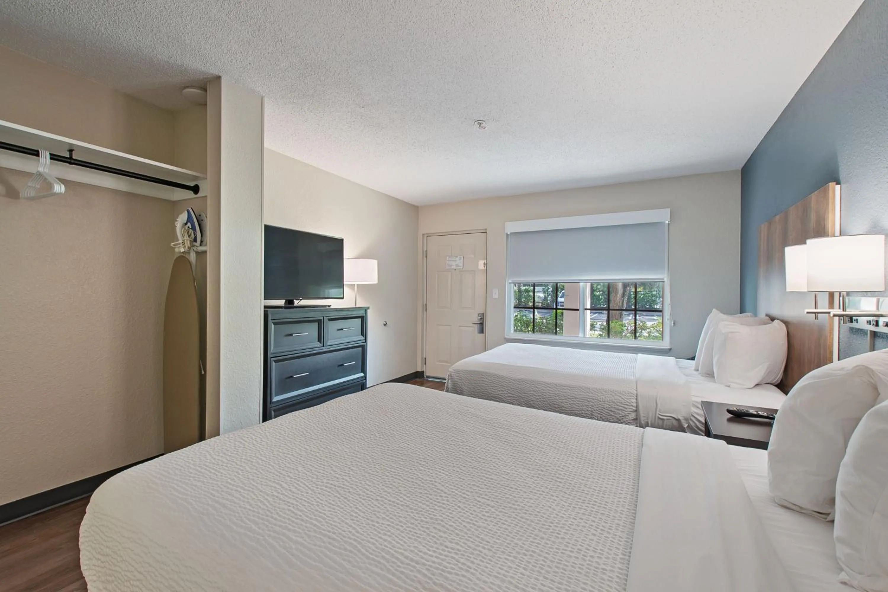 Bed in Extended Stay America Suites - Miami - Airport - Blue Lagoon