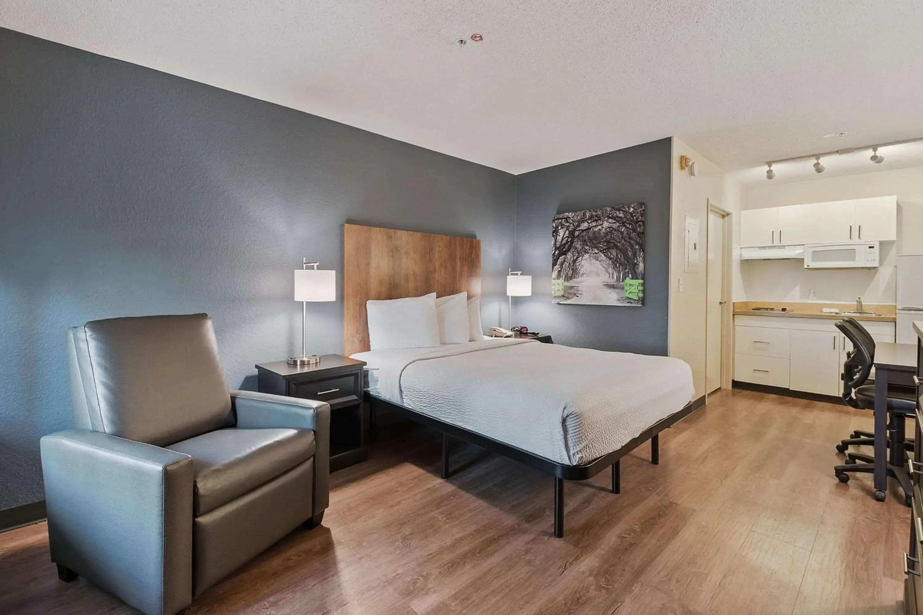 Studio with 1 Queen Bed - Hearing Accessible - Non-Smoking in Extended Stay America Suites - Miami - Airport - Blue Lagoon Studio with 1 Queen Bed - Hearing Accessible - Non-Smoking in Extended Stay America Suites - Miami - Airport - Blue Lagoon