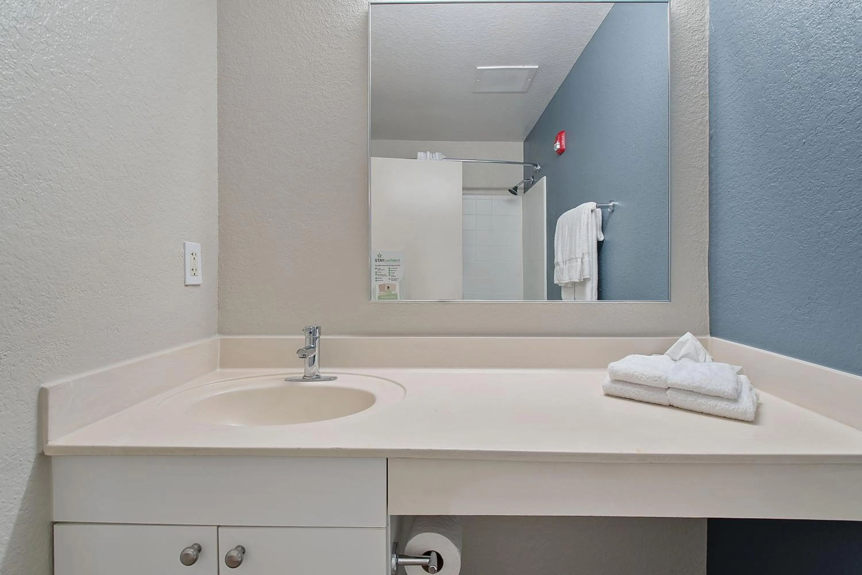 Bathroom in Extended Stay America Suites - Miami - Airport - Blue Lagoon