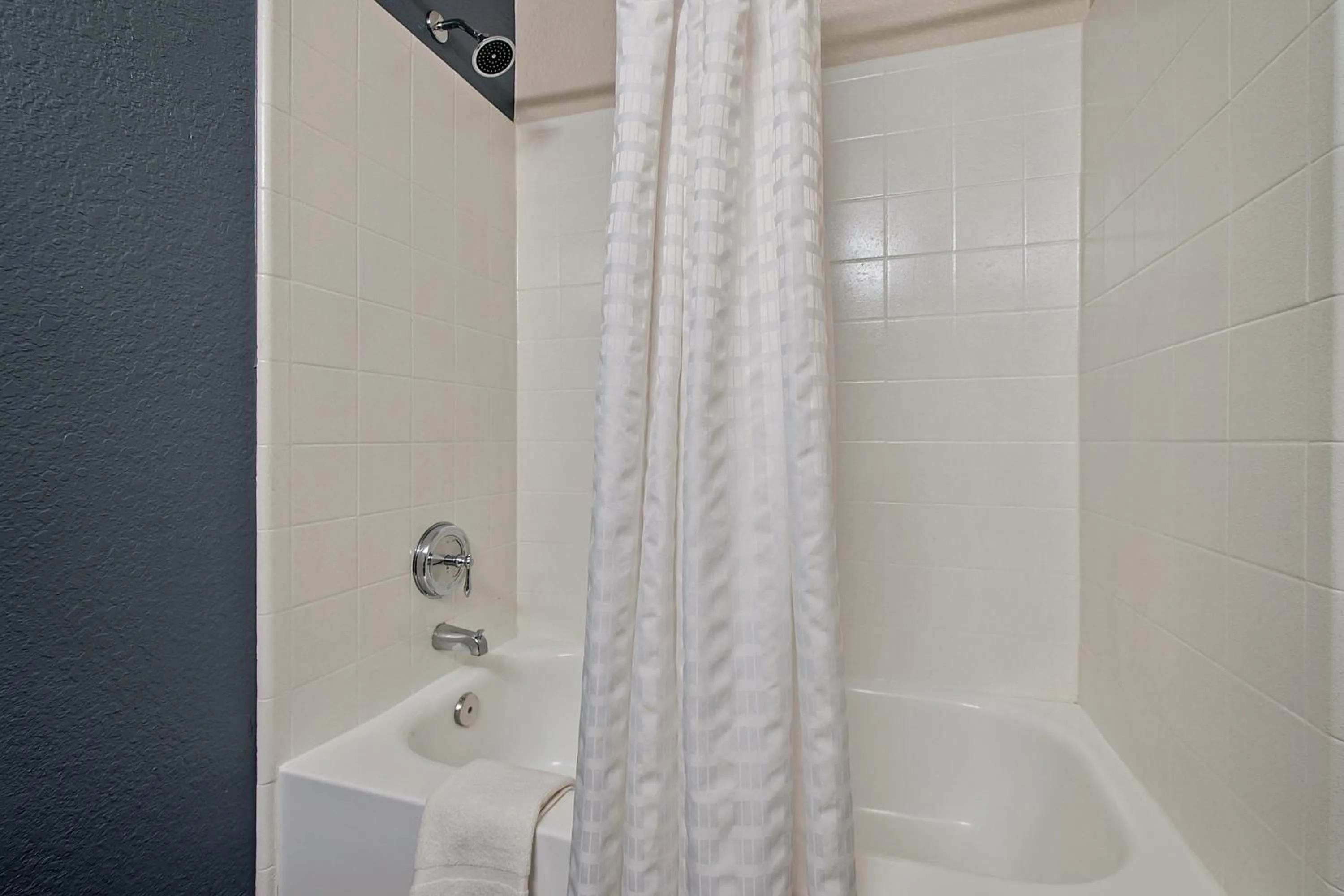 Bathroom in Extended Stay America Suites - Miami - Airport - Blue Lagoon