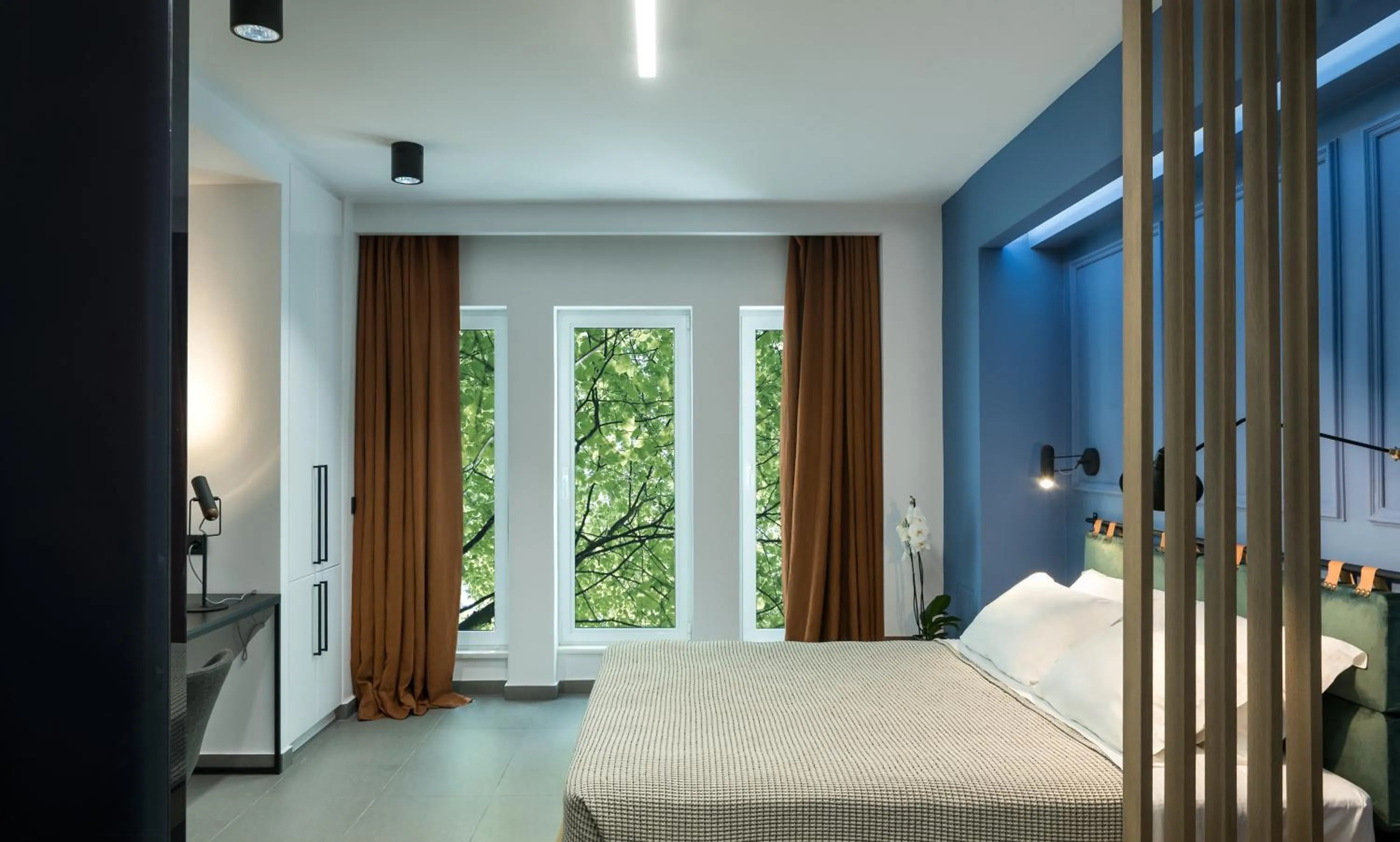 Inner courtyard view, Bed in Sir Athens