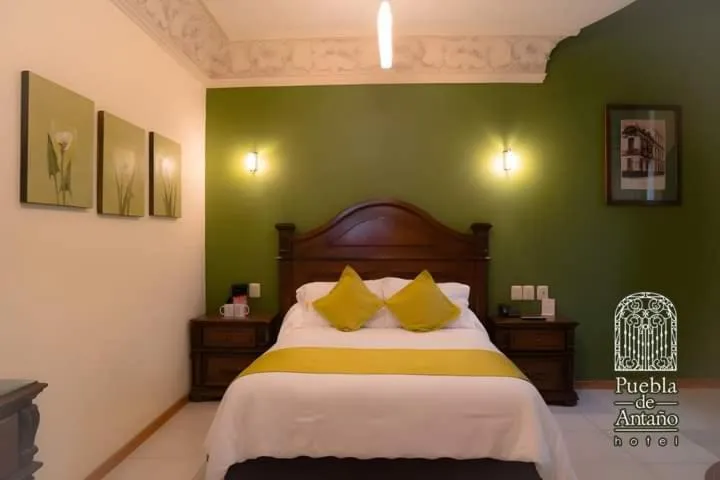 Bed in Hotel Puebla de Antaño