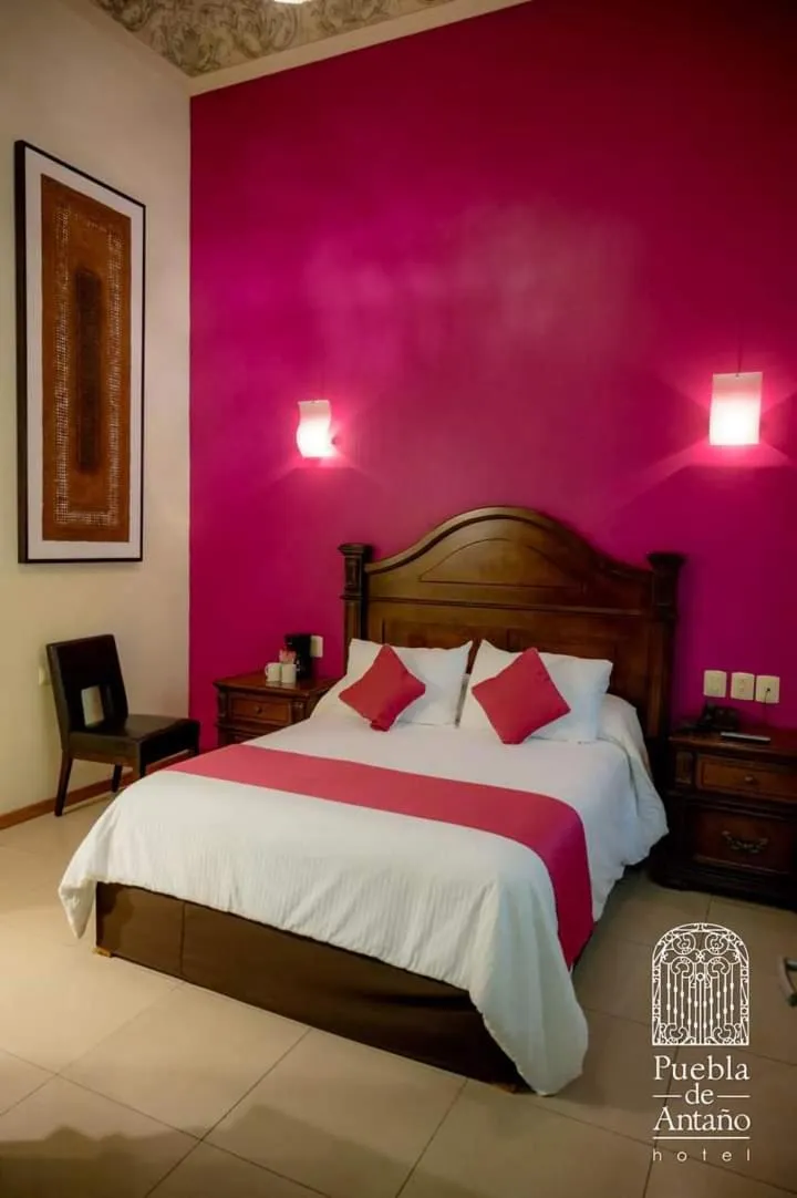 Bed in Hotel Puebla de Antaño