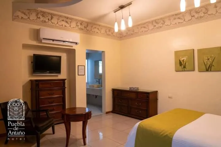 Bed in Hotel Puebla de Antaño