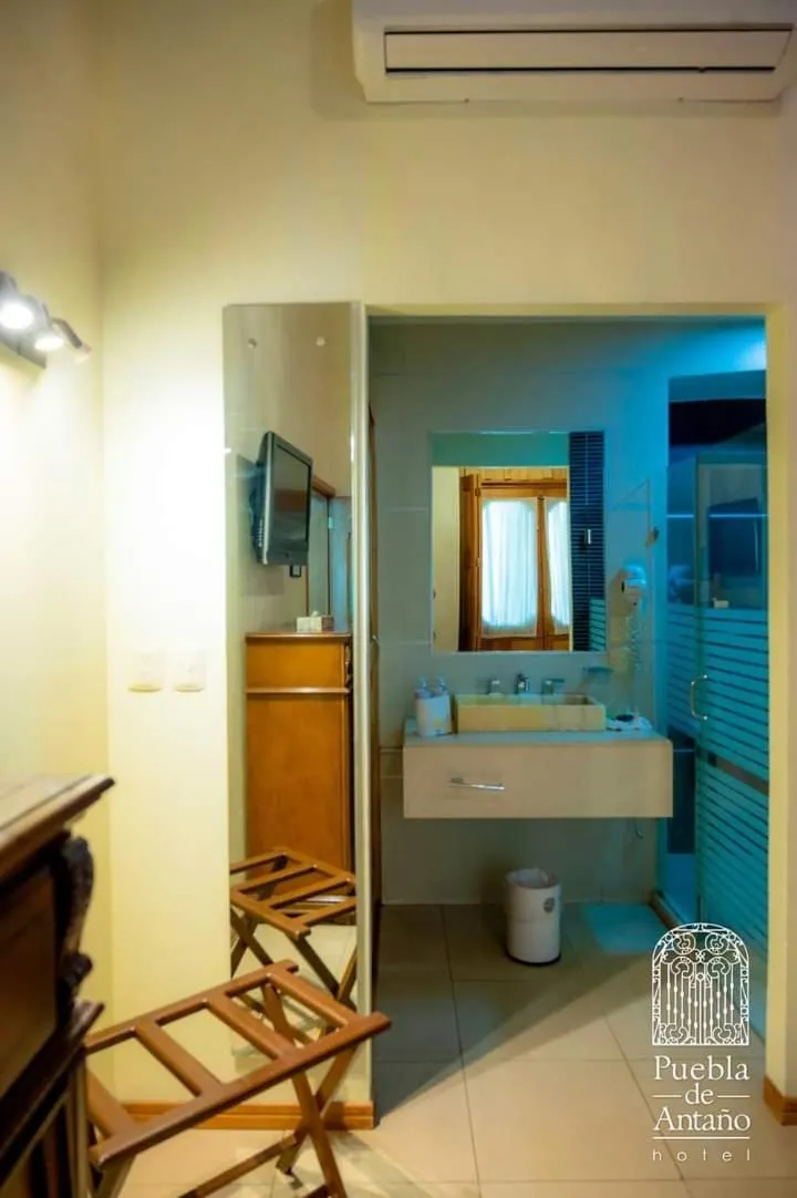 Bathroom in Hotel Puebla de Antaño