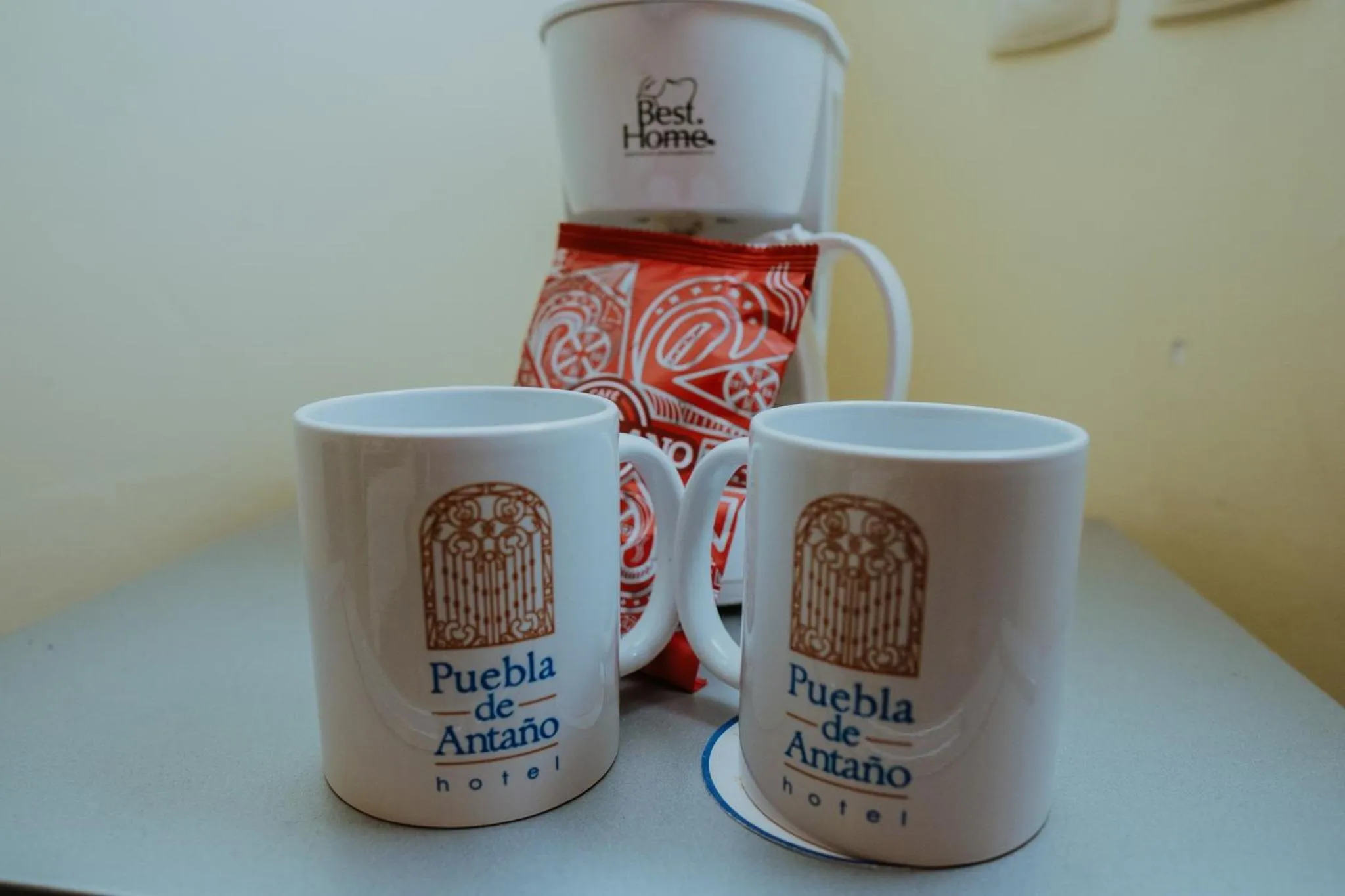Coffee/tea facilities in Hotel Puebla de Antaño