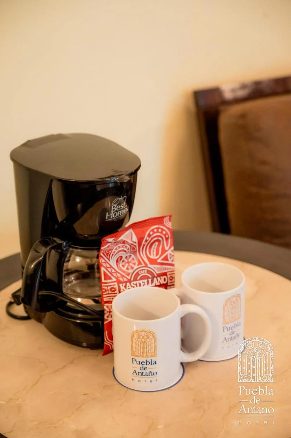 Coffee/tea facilities in Hotel Puebla de Antaño