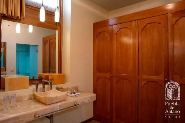 Bathroom in Hotel Puebla de Antaño