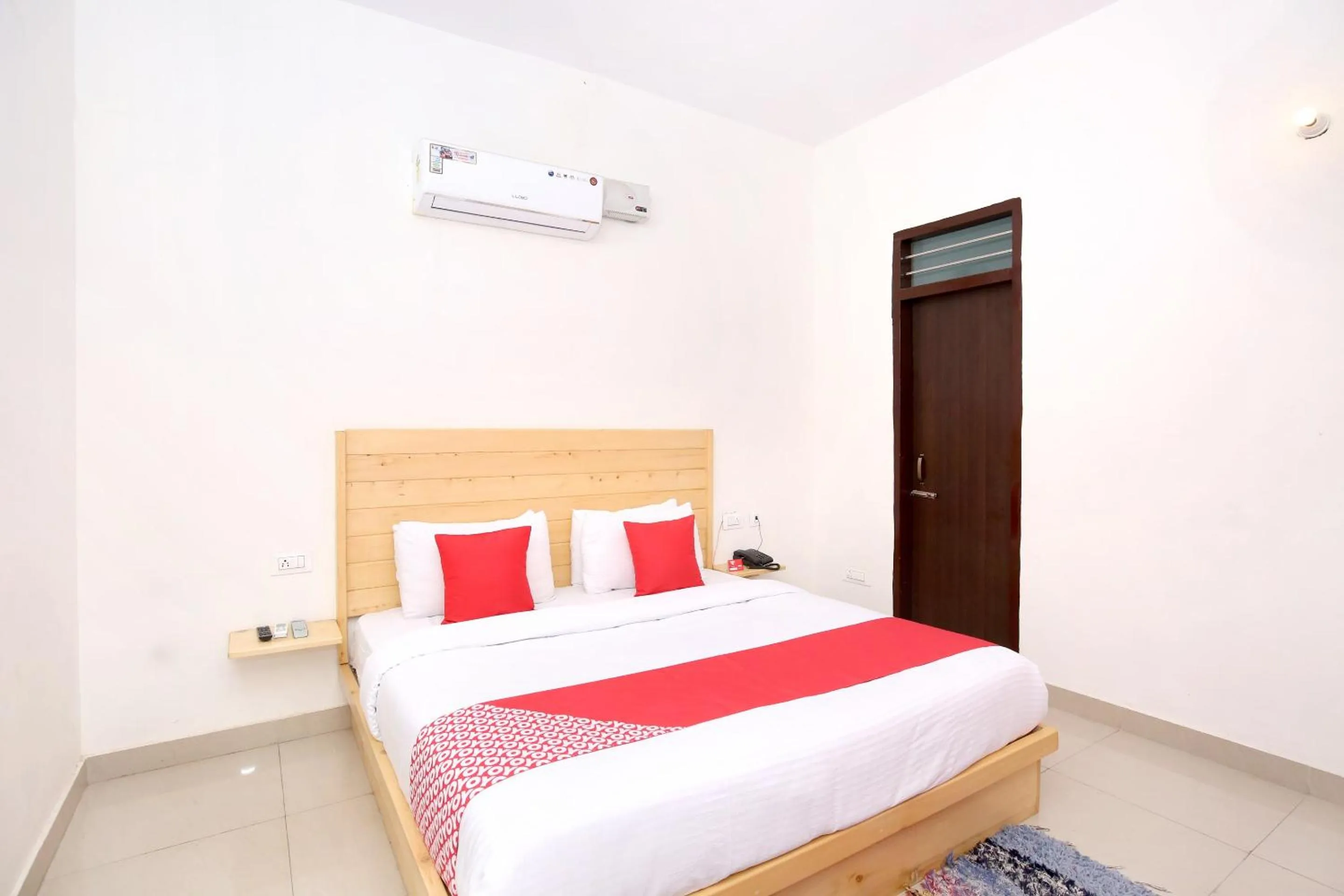 Bedroom, Bed in Hotel O Chandigarh