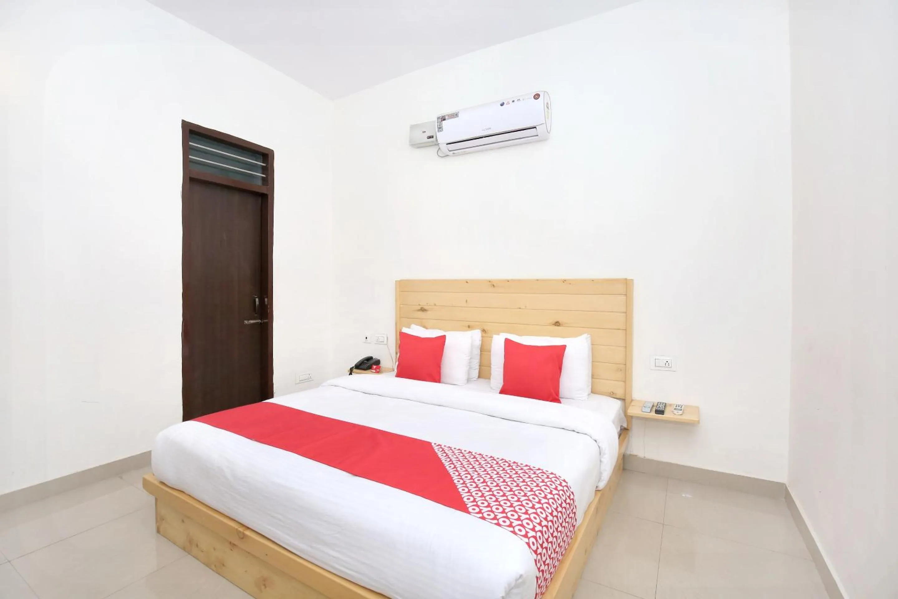 Bedroom, Bed in Hotel O Chandigarh