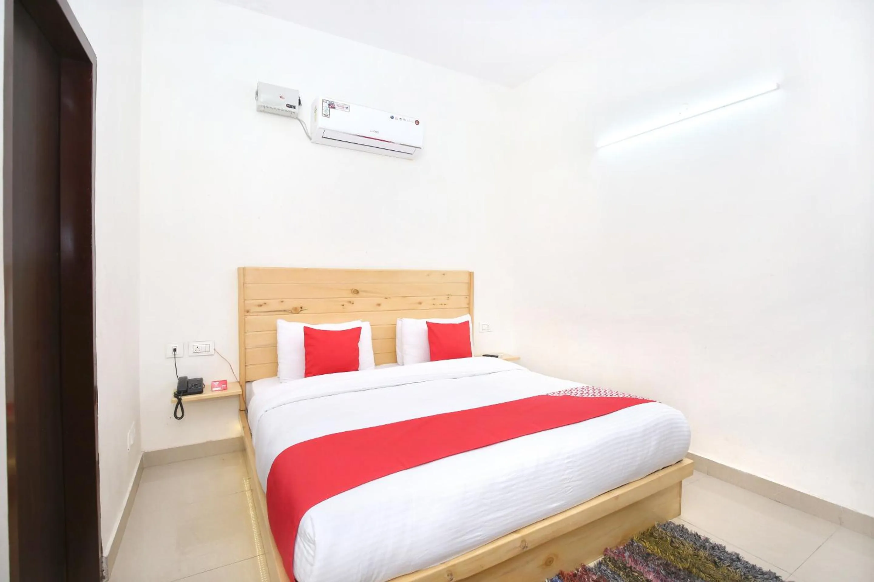 Bedroom, Bed in Hotel O Chandigarh