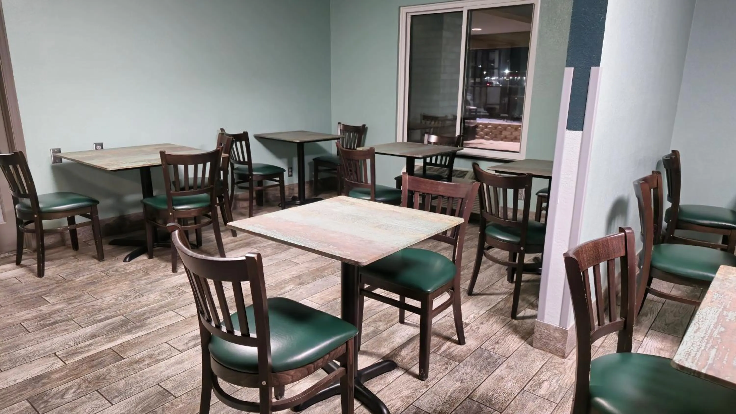 Breakfast in Days Inn by Wyndham Black River Falls - Access to ATV Trail