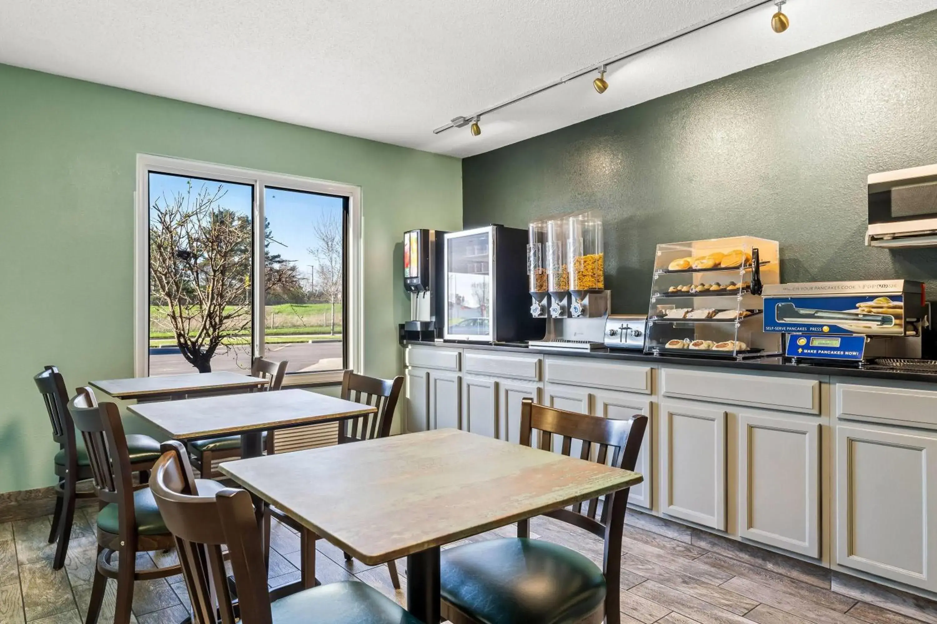 Restaurant/places to eat in Days Inn by Wyndham Black River Falls - Access to ATV Trail Restaurant/places to eat in Days Inn by Wyndham Black River Falls - Access to ATV Trail