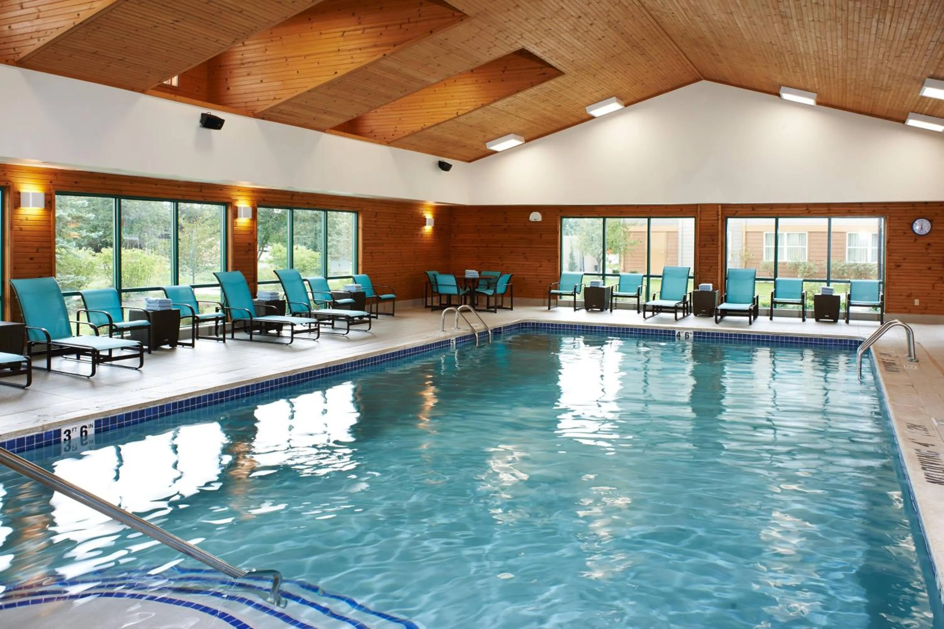 Swimming pool in Residence Inn by Marriott Ann Arbor North