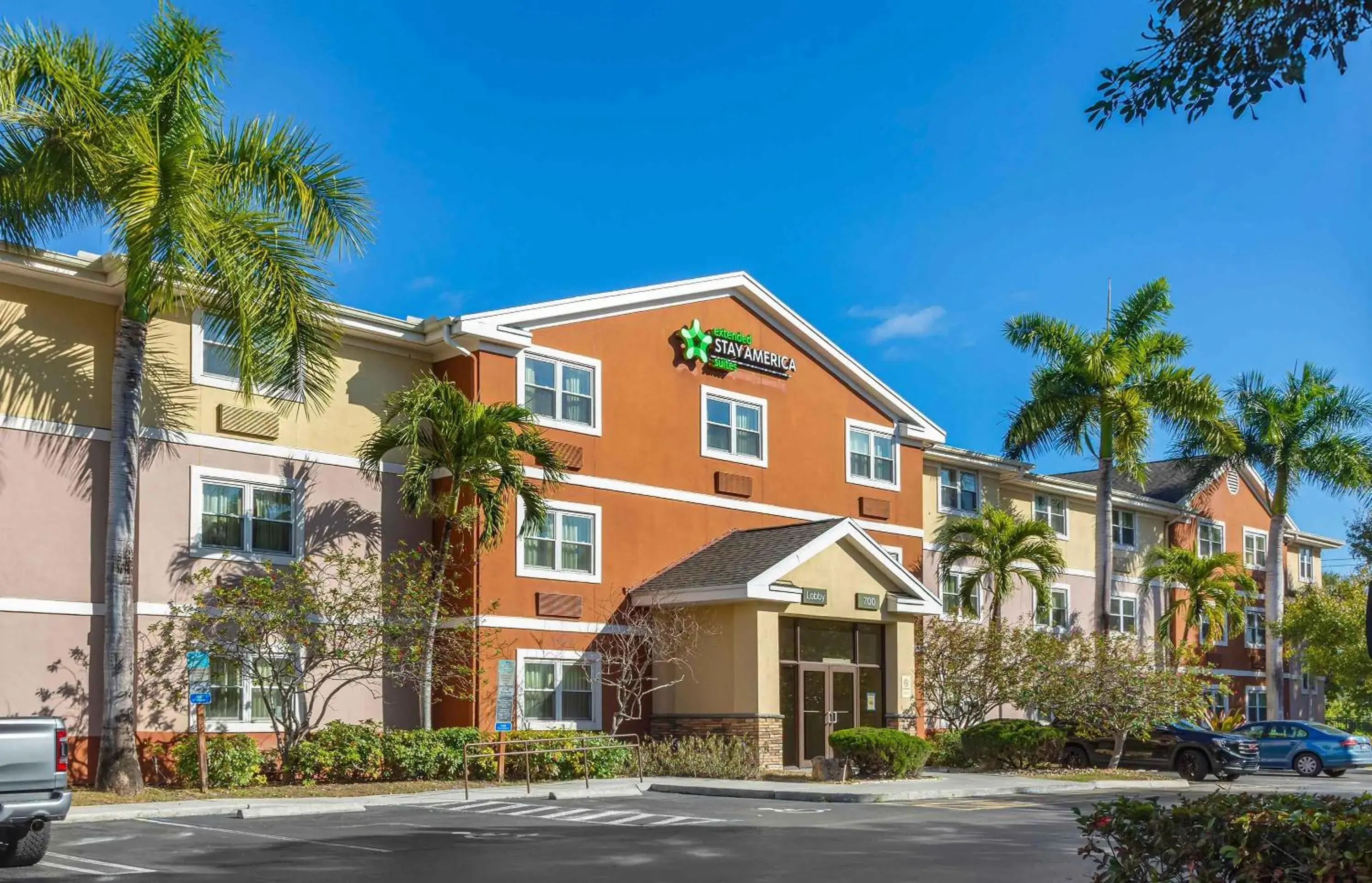 Property building in Extended Stay America Suites - West Palm Beach - Northpoint Corporate Park Property building in Extended Stay America Suites - West Palm Beach - Northpoint Corporate Park