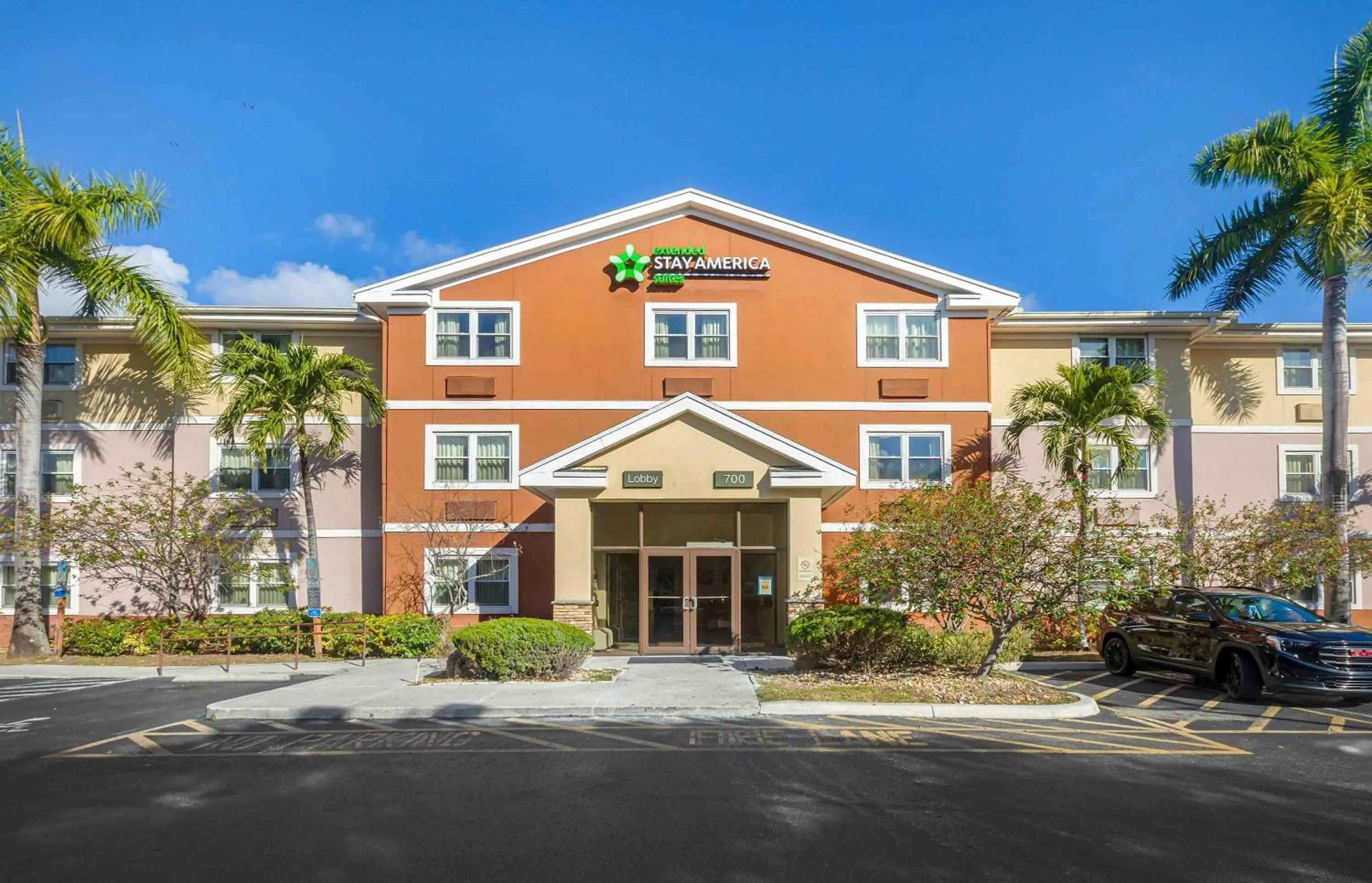 Property building in Extended Stay America Suites - West Palm Beach - Northpoint Corporate Park