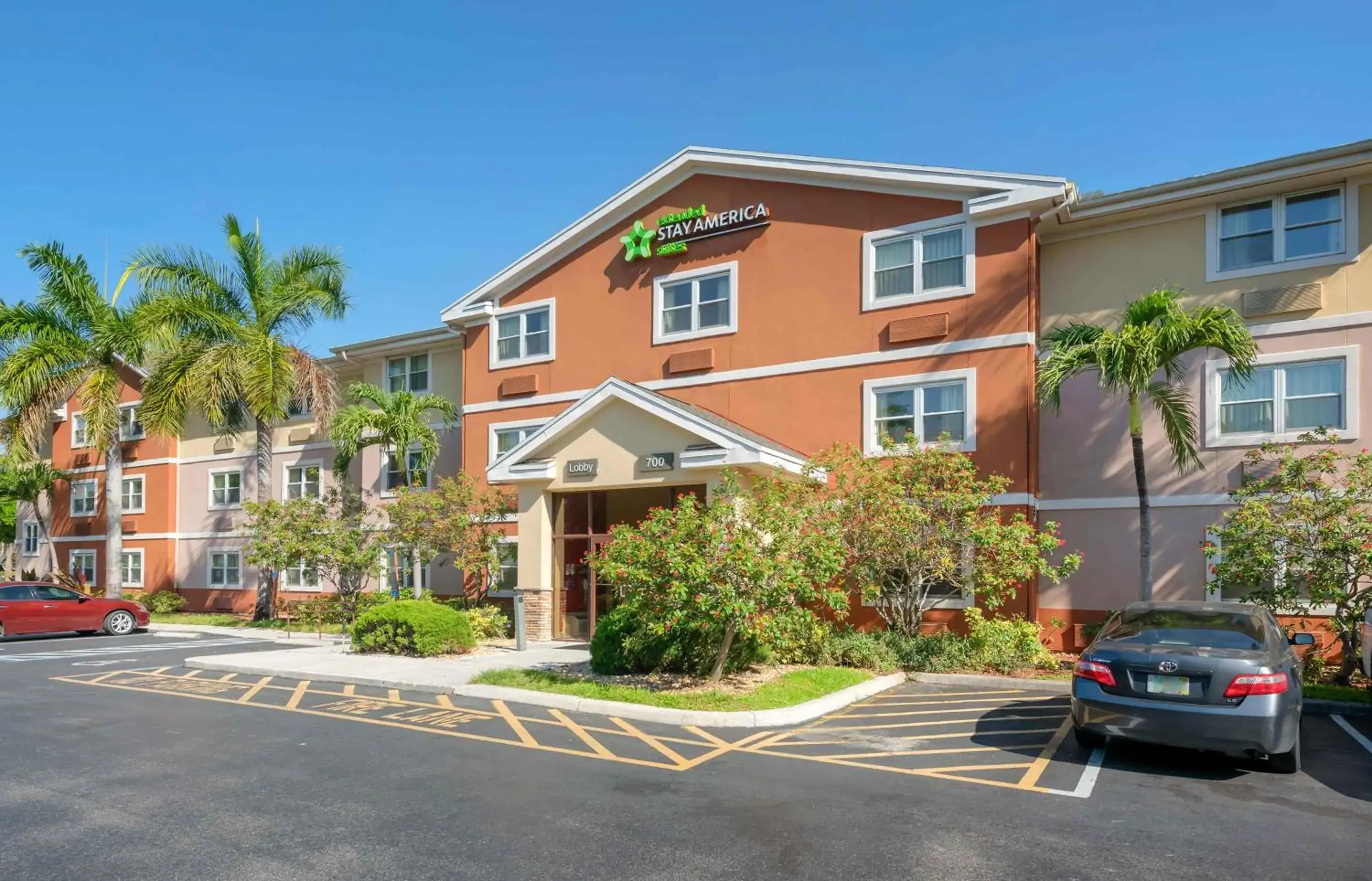 Property building in Extended Stay America Suites - West Palm Beach - Northpoint Corporate Park Property building in Extended Stay America Suites - West Palm Beach - Northpoint Corporate Park