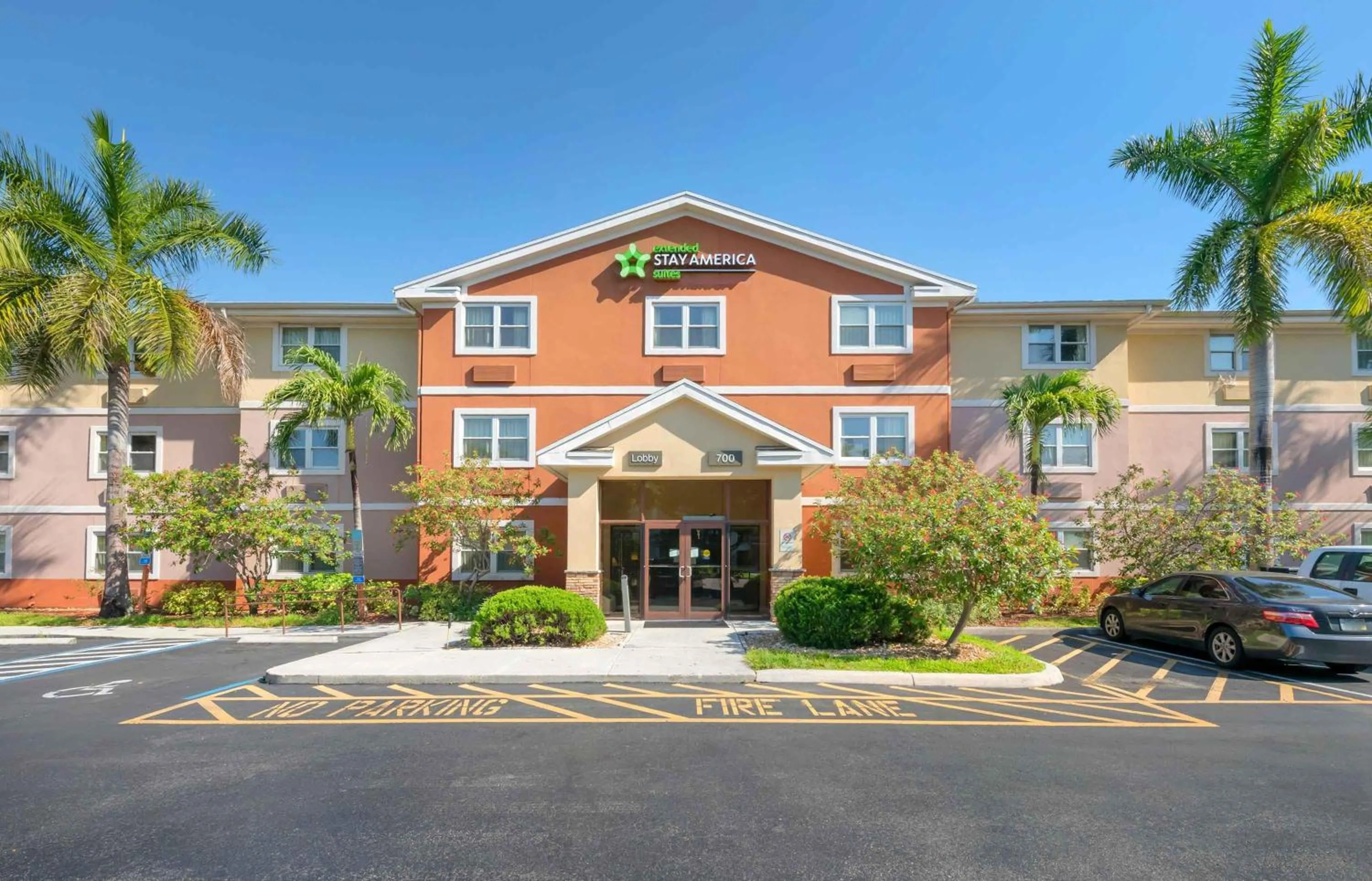 Property building in Extended Stay America Suites - West Palm Beach - Northpoint Corporate Park