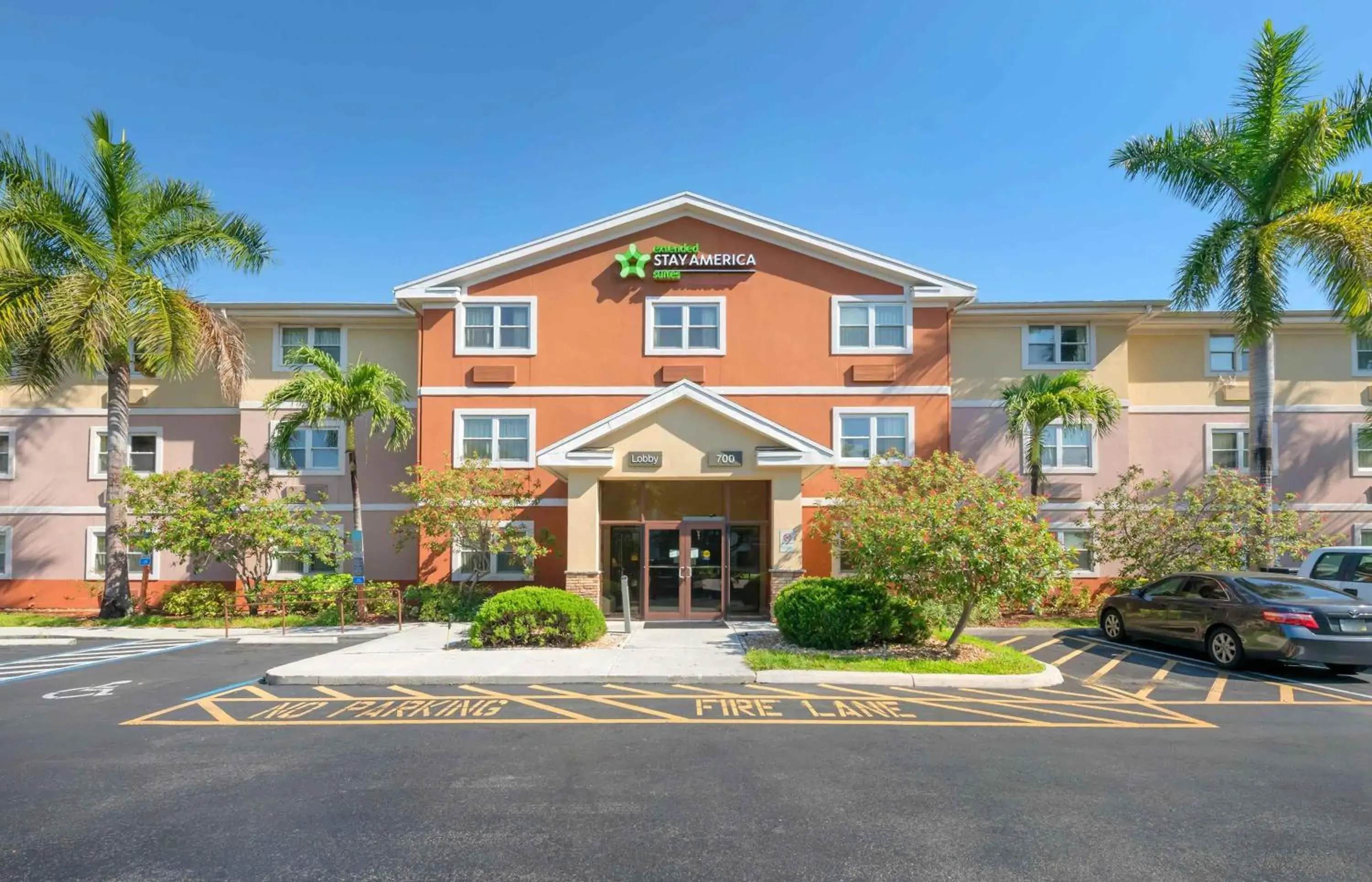 Property building in Extended Stay America Suites - West Palm Beach - Northpoint Corporate Park Property building in Extended Stay America Suites - West Palm Beach - Northpoint Corporate Park