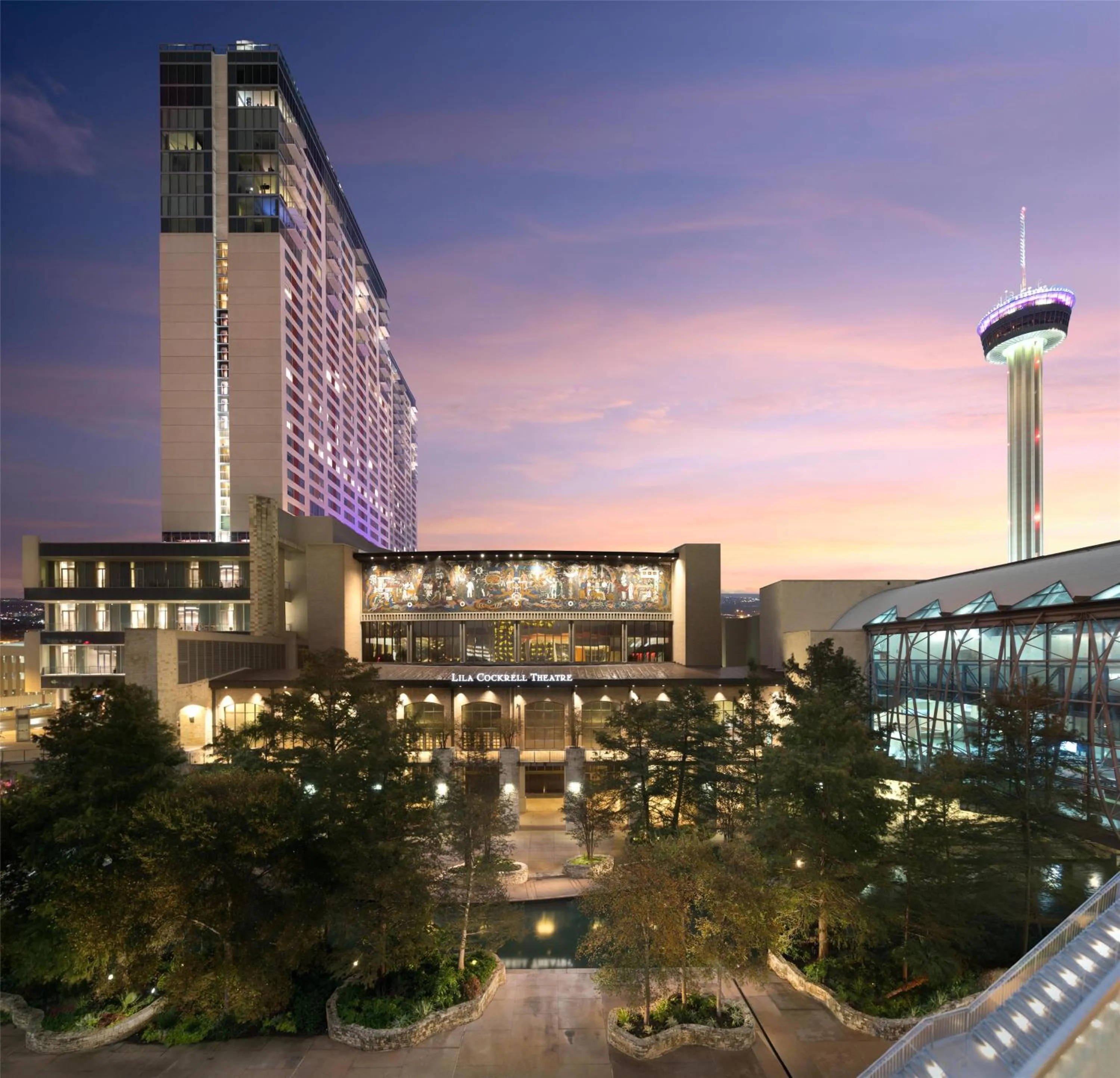 Property building in Grand Hyatt San Antonio River Walk