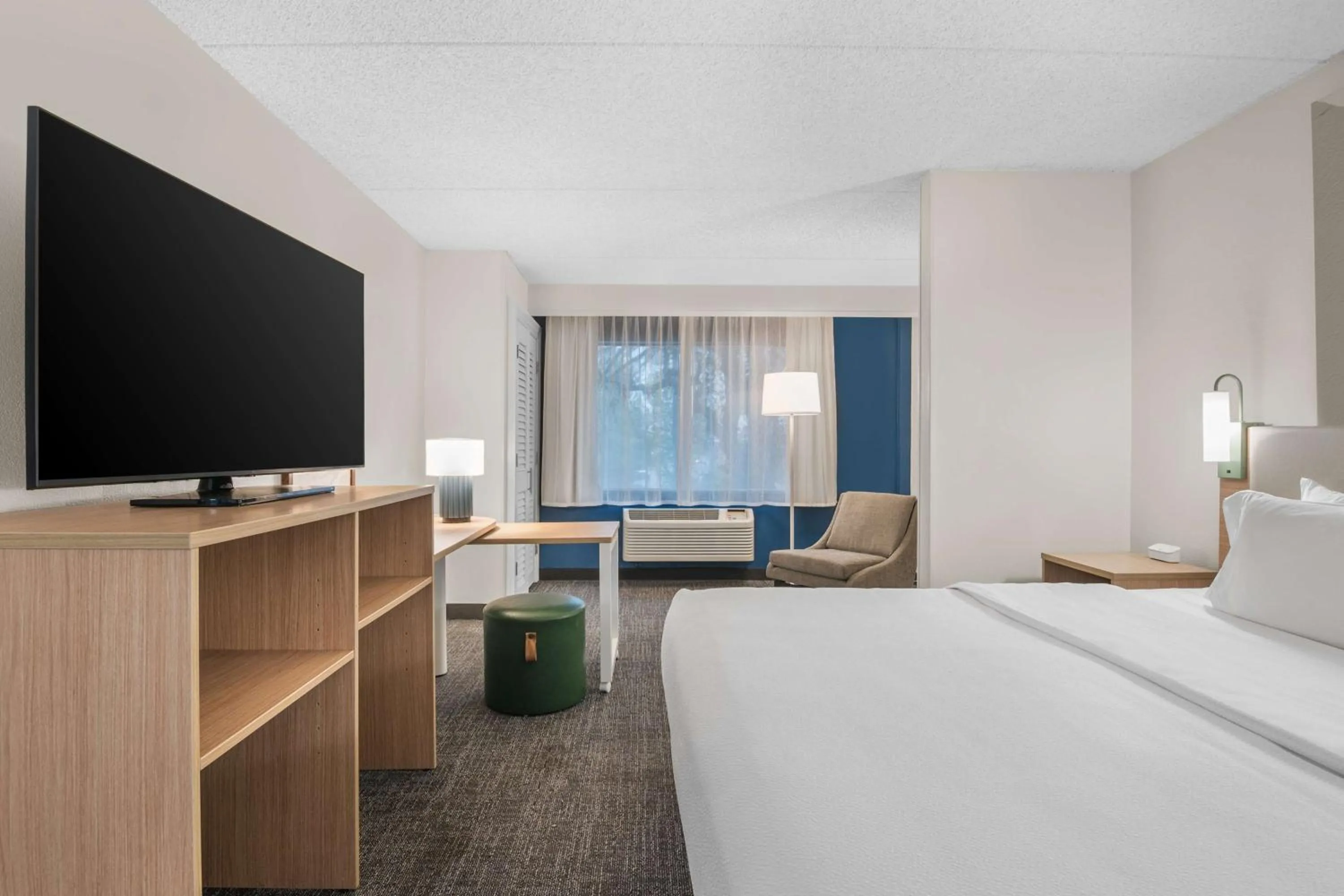 Bed in Villa Victor, Ascend Hotel Collection