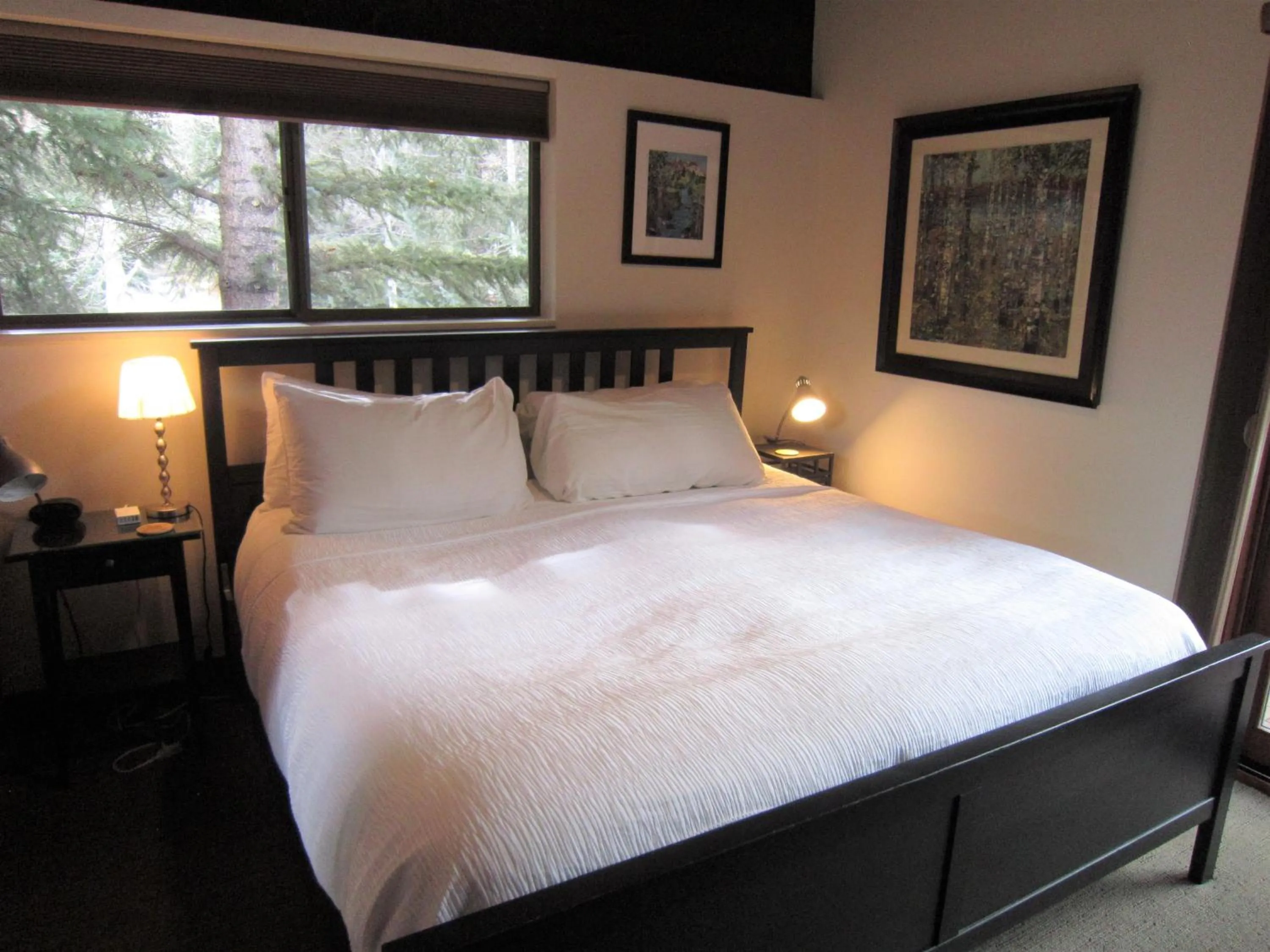 Bedroom, Bed in Vail Racquet Club Mountain Resort