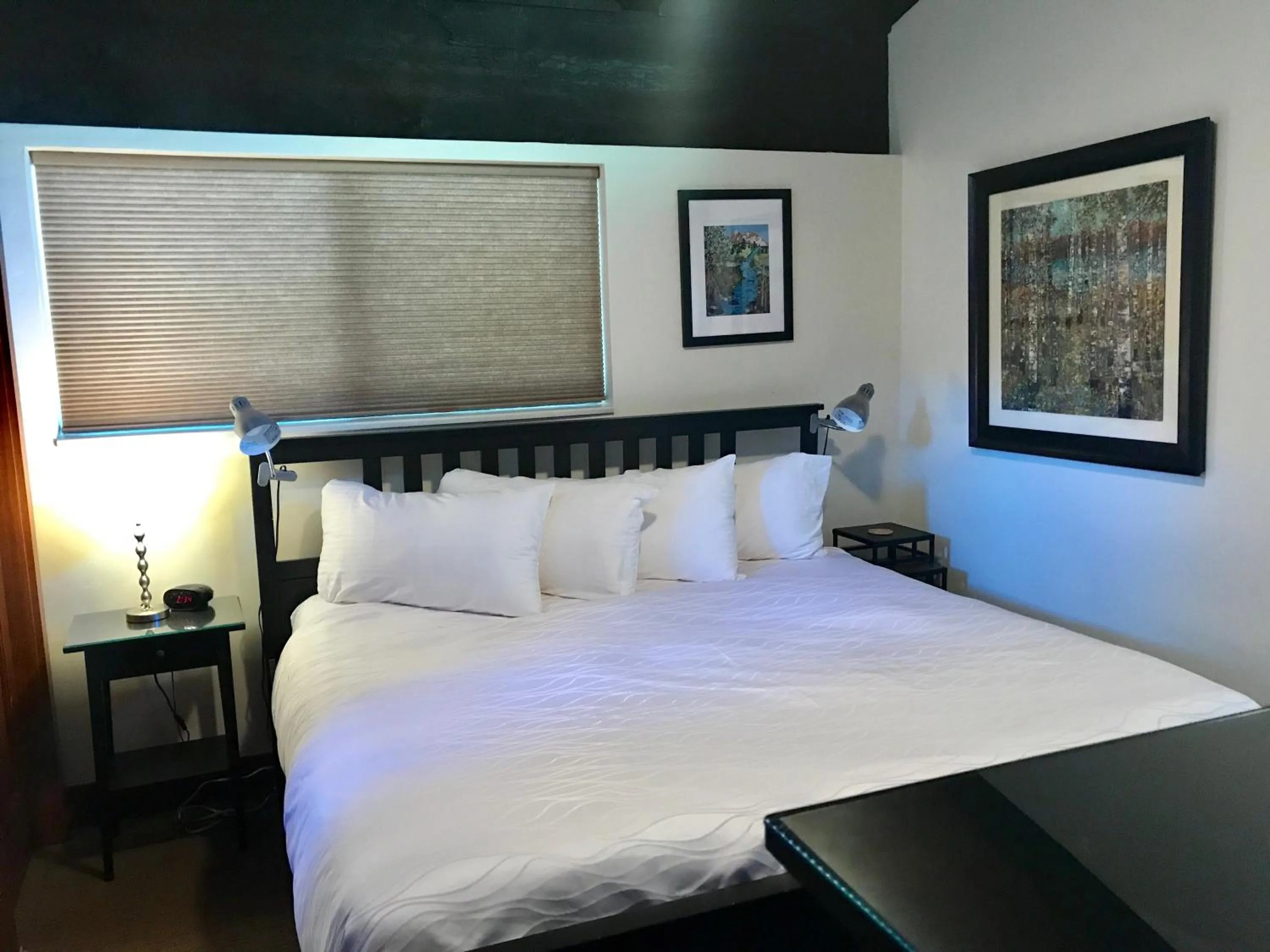 Bedroom, Bed in Vail Racquet Club Mountain Resort