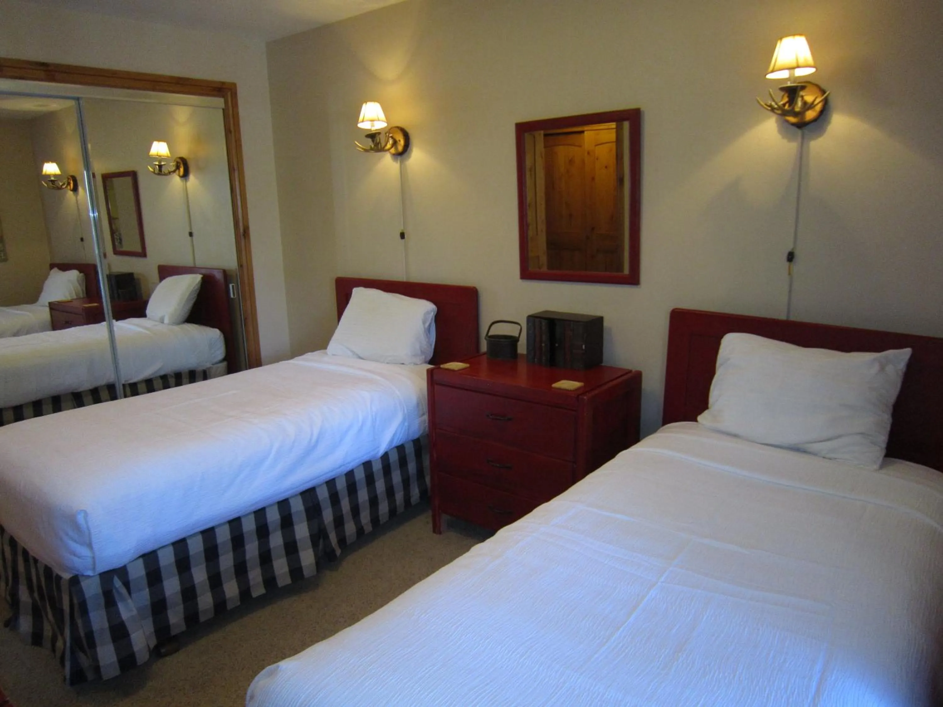 Bedroom, Bed in Vail Racquet Club Mountain Resort