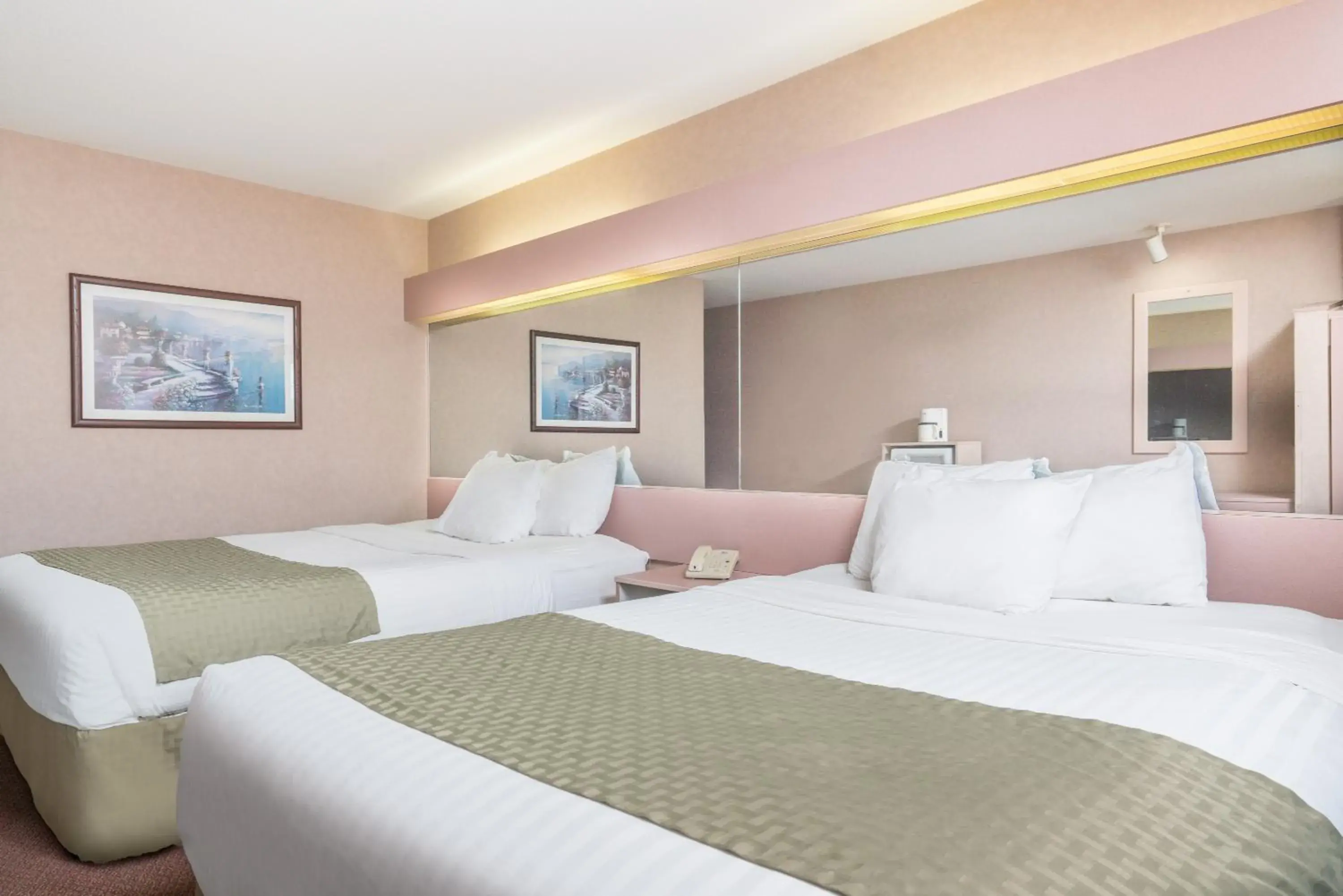 Bed in Microtel Inn La Crosse Onalaska Area Bed in Microtel Inn La Crosse Onalaska Area