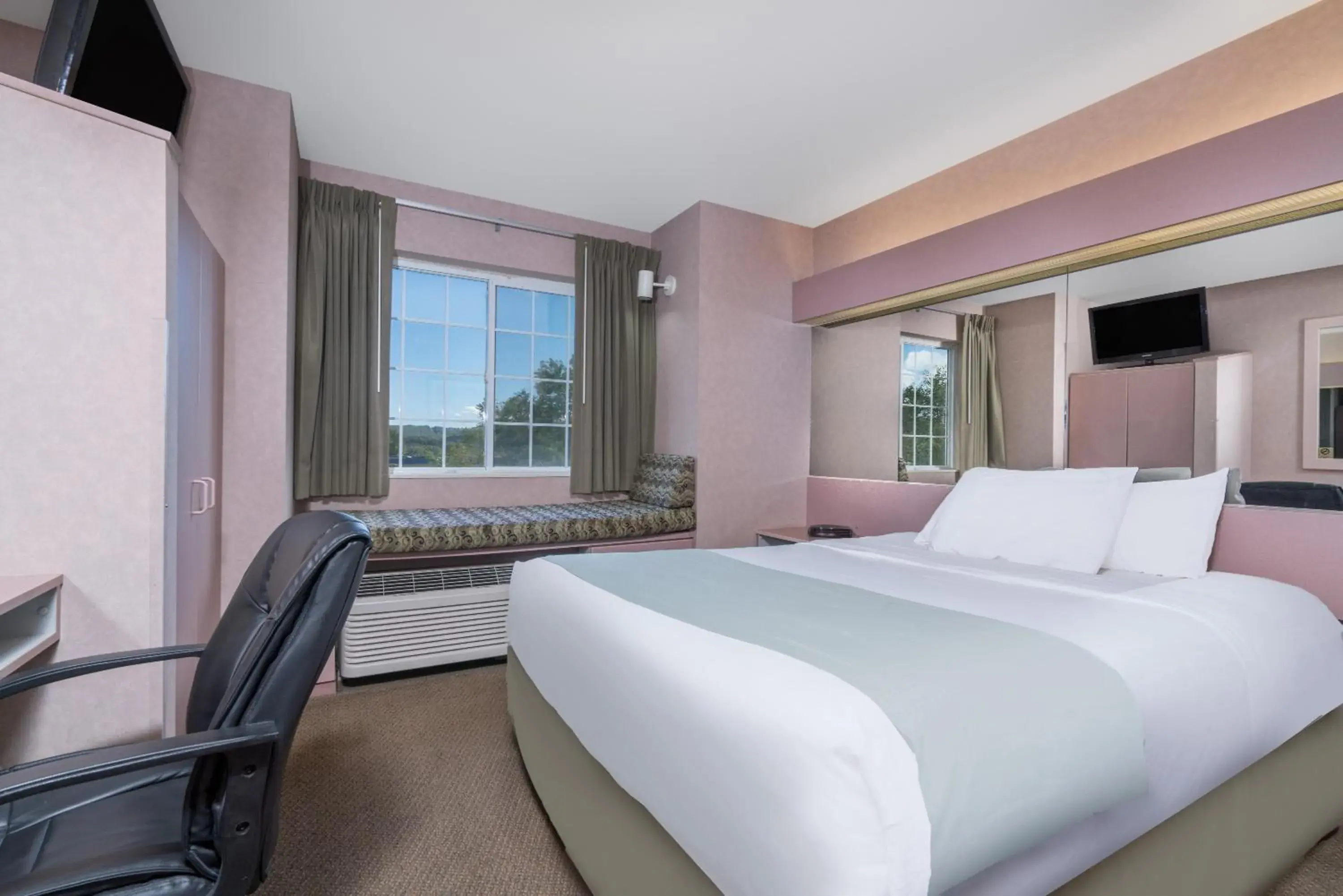 Bed in Microtel Inn La Crosse Onalaska Area Bed in Microtel Inn La Crosse Onalaska Area