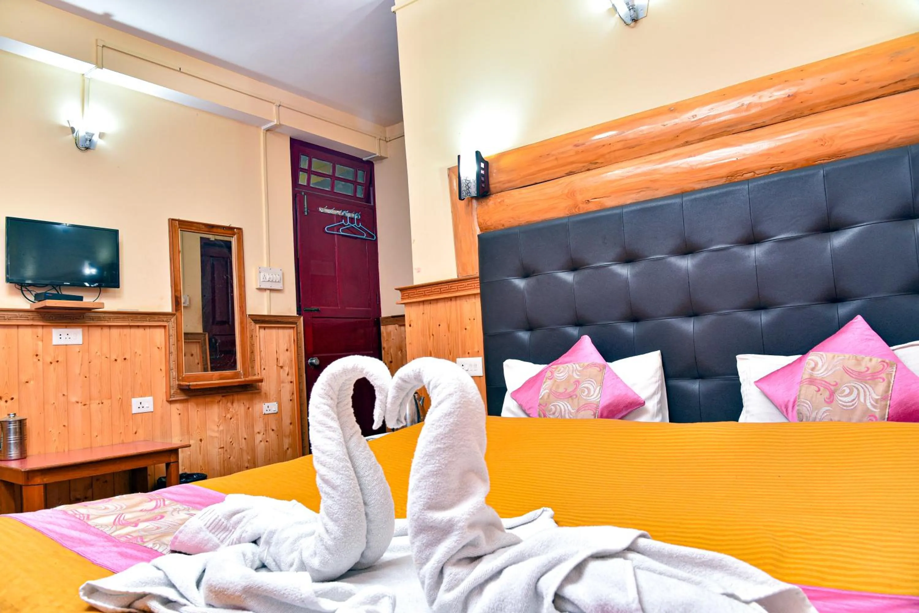 Bedroom, Bed in Rufina Blue Pine