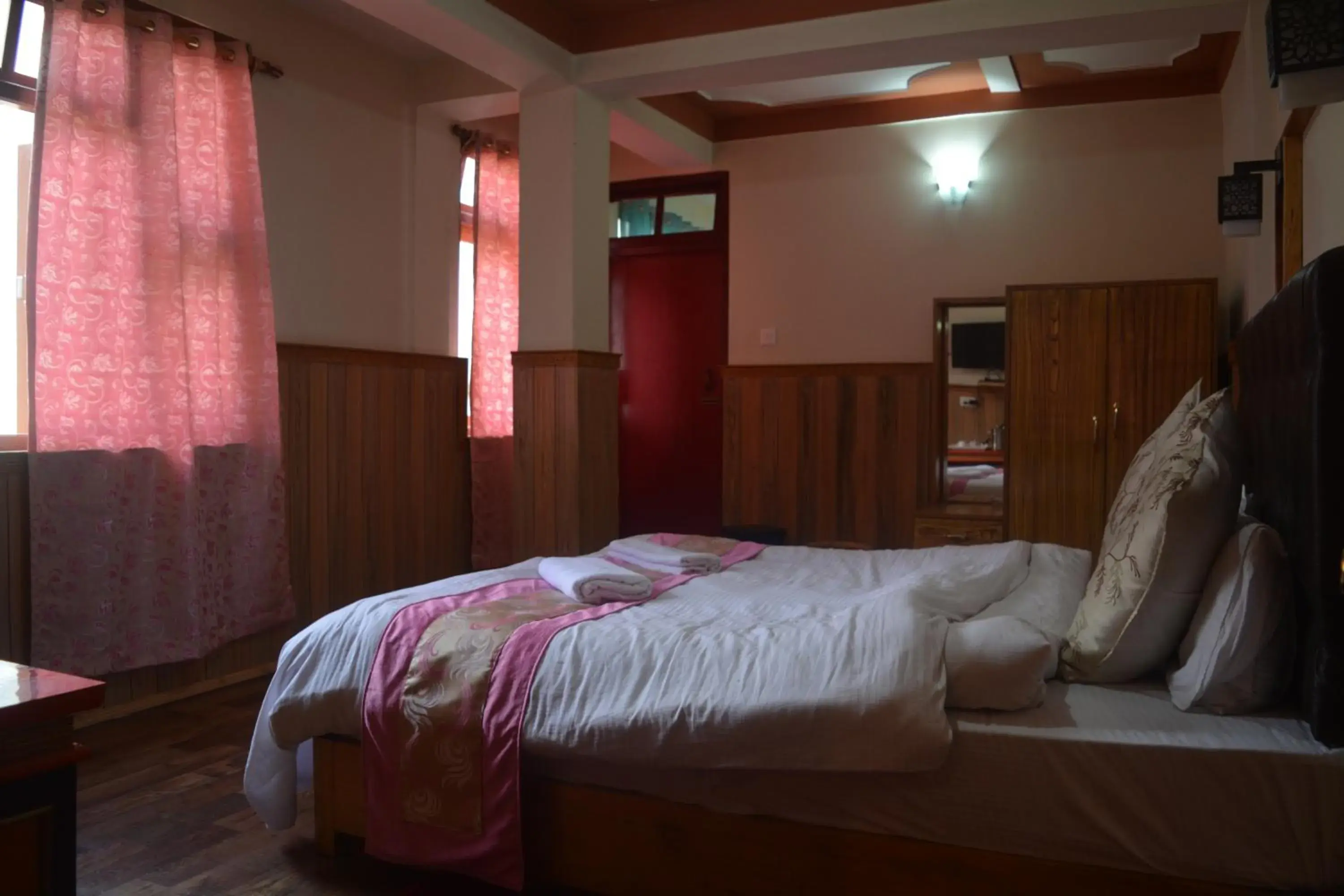 Bed in Rufina Blue Pine Bed in Rufina Blue Pine