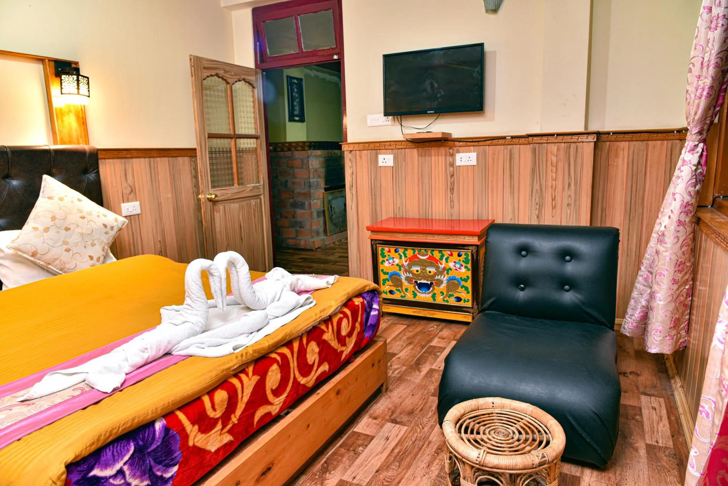 Bedroom, Bed in Rufina Blue Pine