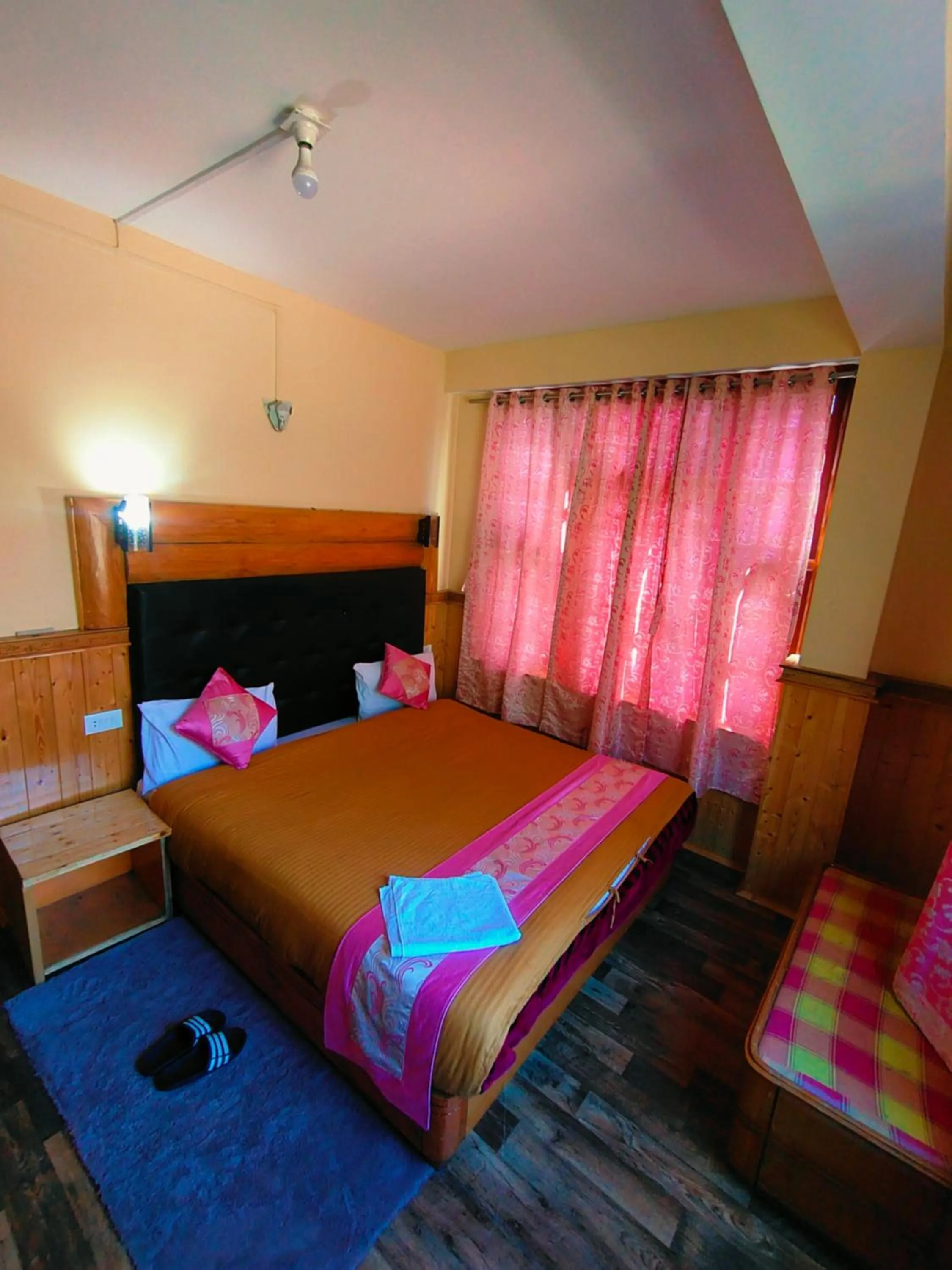 Bed in Rufina Blue Pine