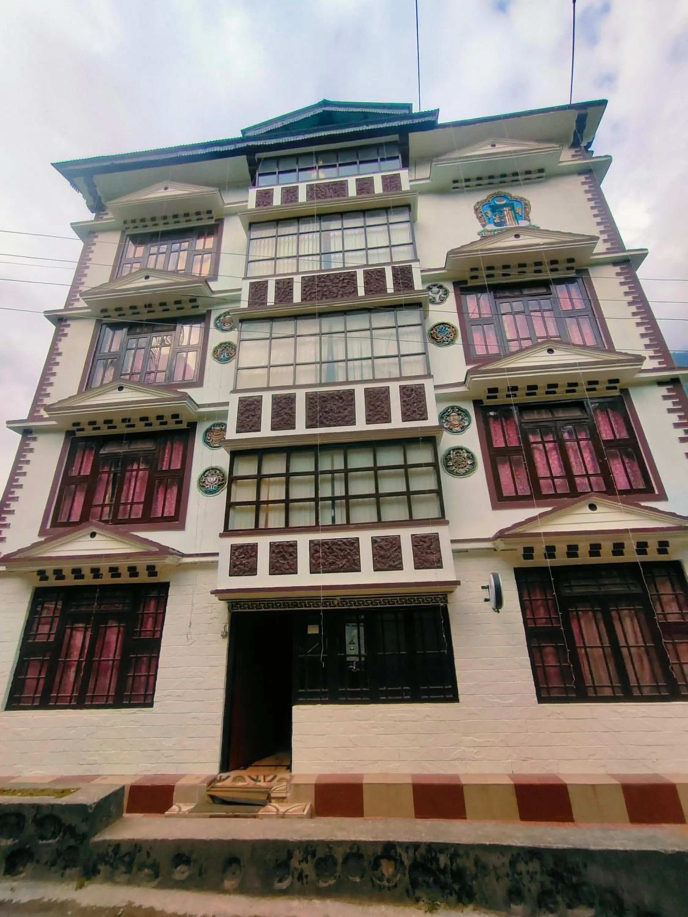 Property building in Rufina Blue Pine