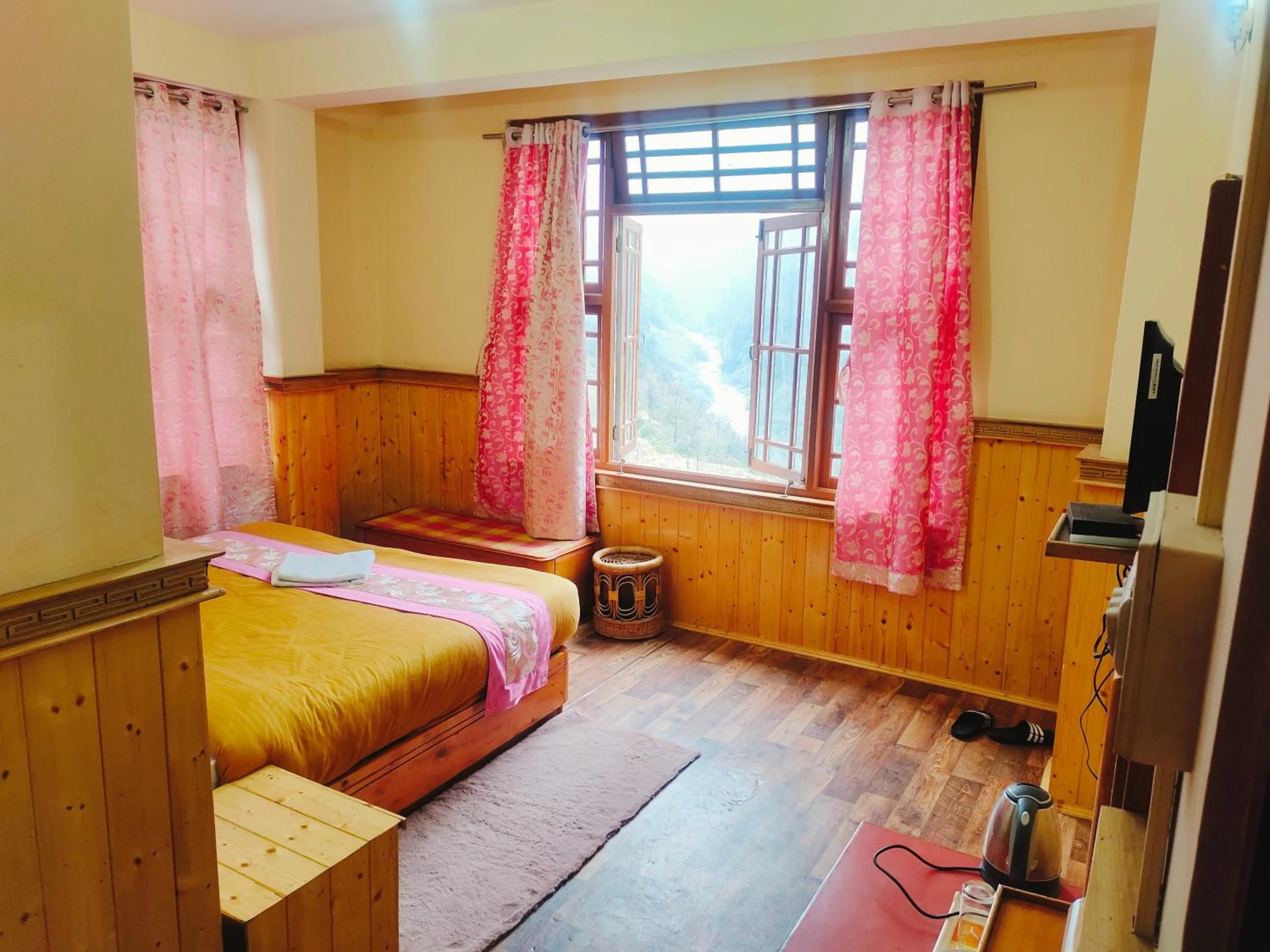 Bed in Rufina Blue Pine