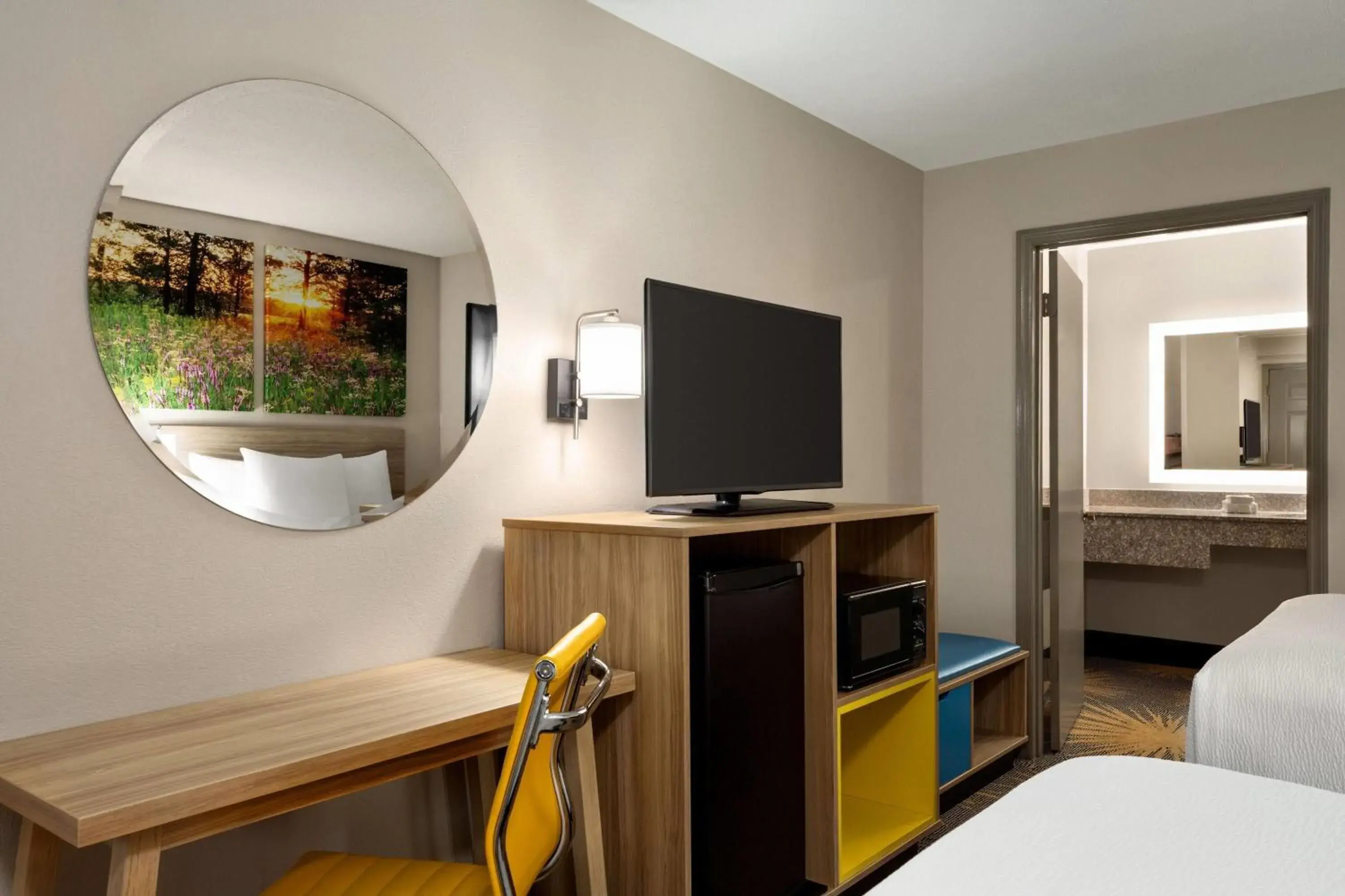 Photo of the whole room, Bed in Days Inn by Wyndham Cartersville Photo of the whole room, Bed in Days Inn by Wyndham Cartersville