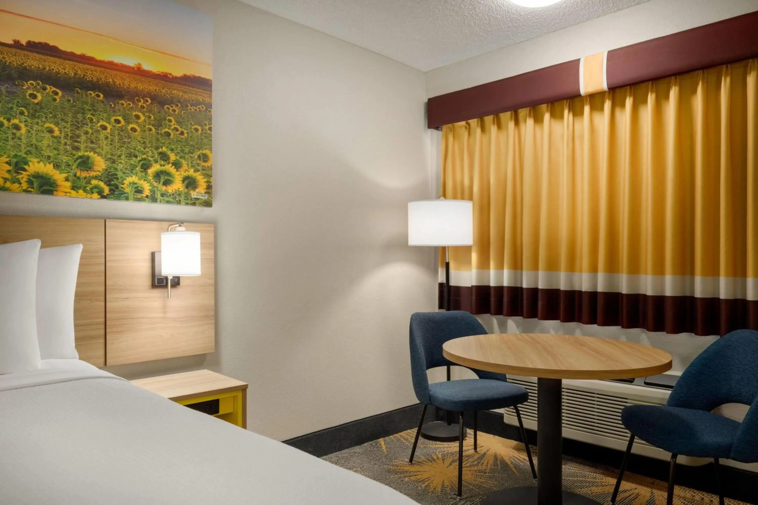 Photo of the whole room, Bed in Days Inn by Wyndham Cartersville