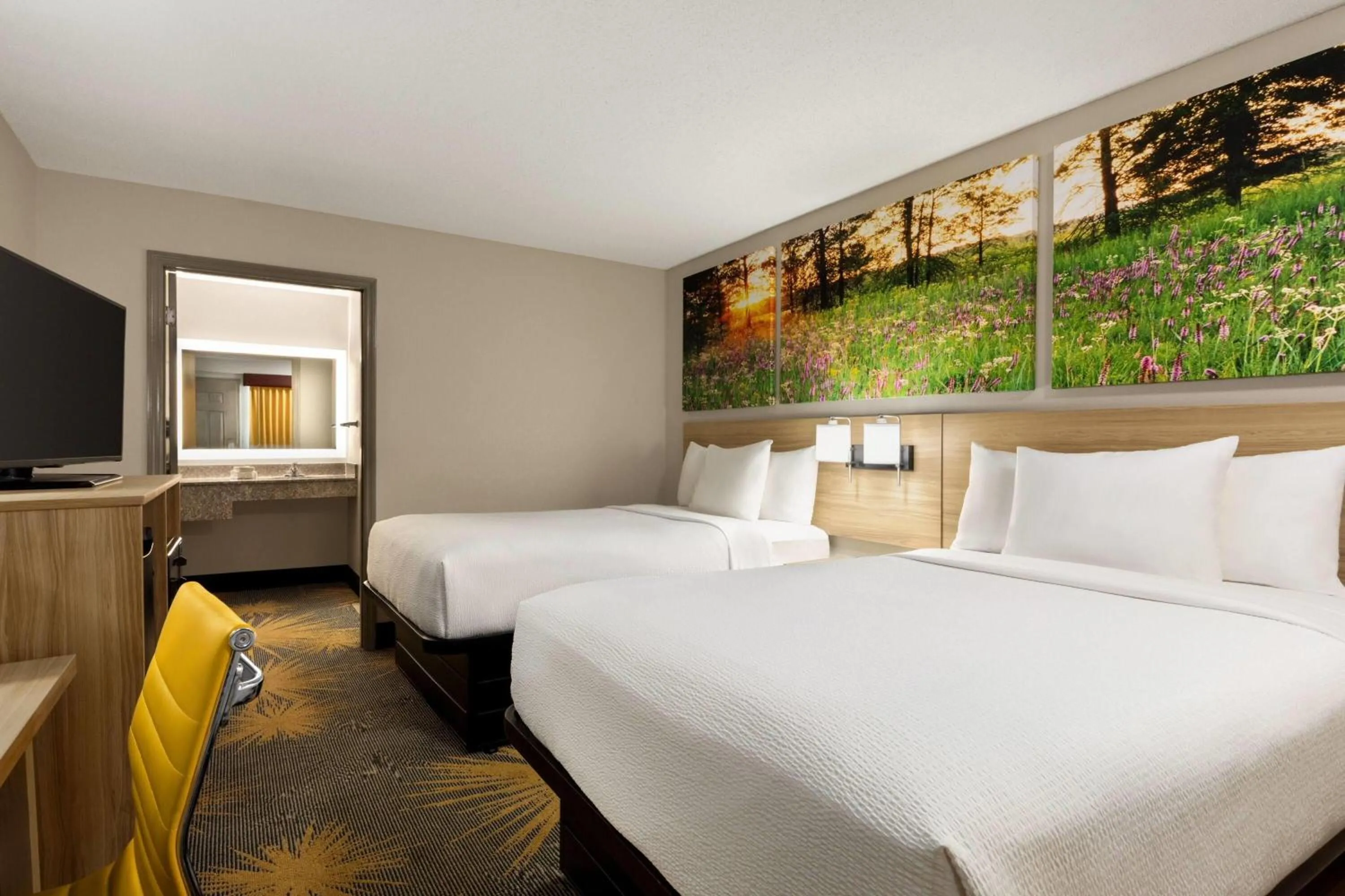 Photo of the whole room, Bed in Days Inn by Wyndham Cartersville