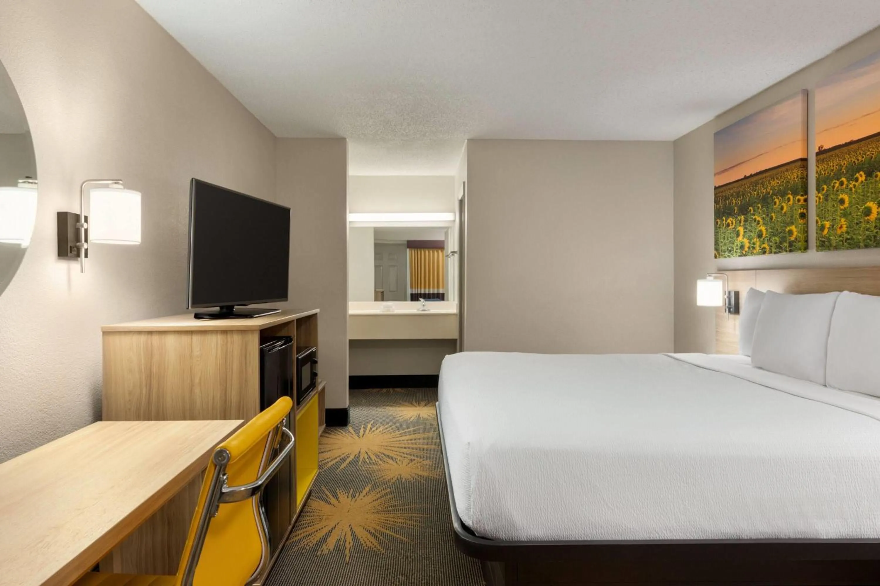 Photo of the whole room, Bed in Days Inn by Wyndham Cartersville