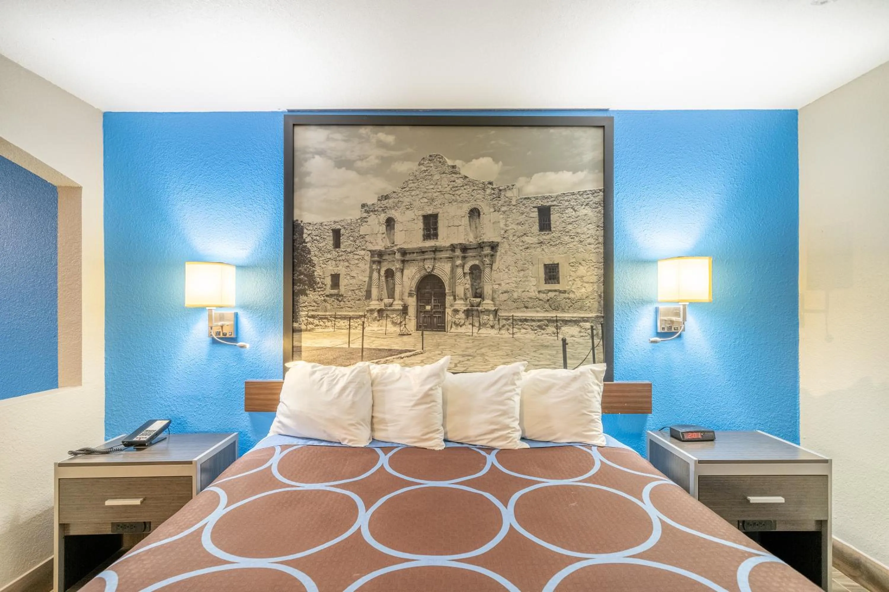 Bed in Super 8 by Wyndham San Antonio/Riverwalk Area